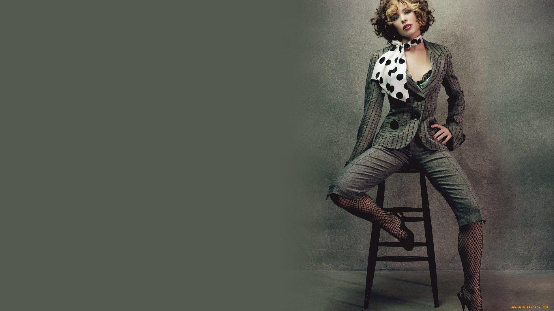 девушки, rachel, mcadams, шатенка, костюм, шарф, табурет