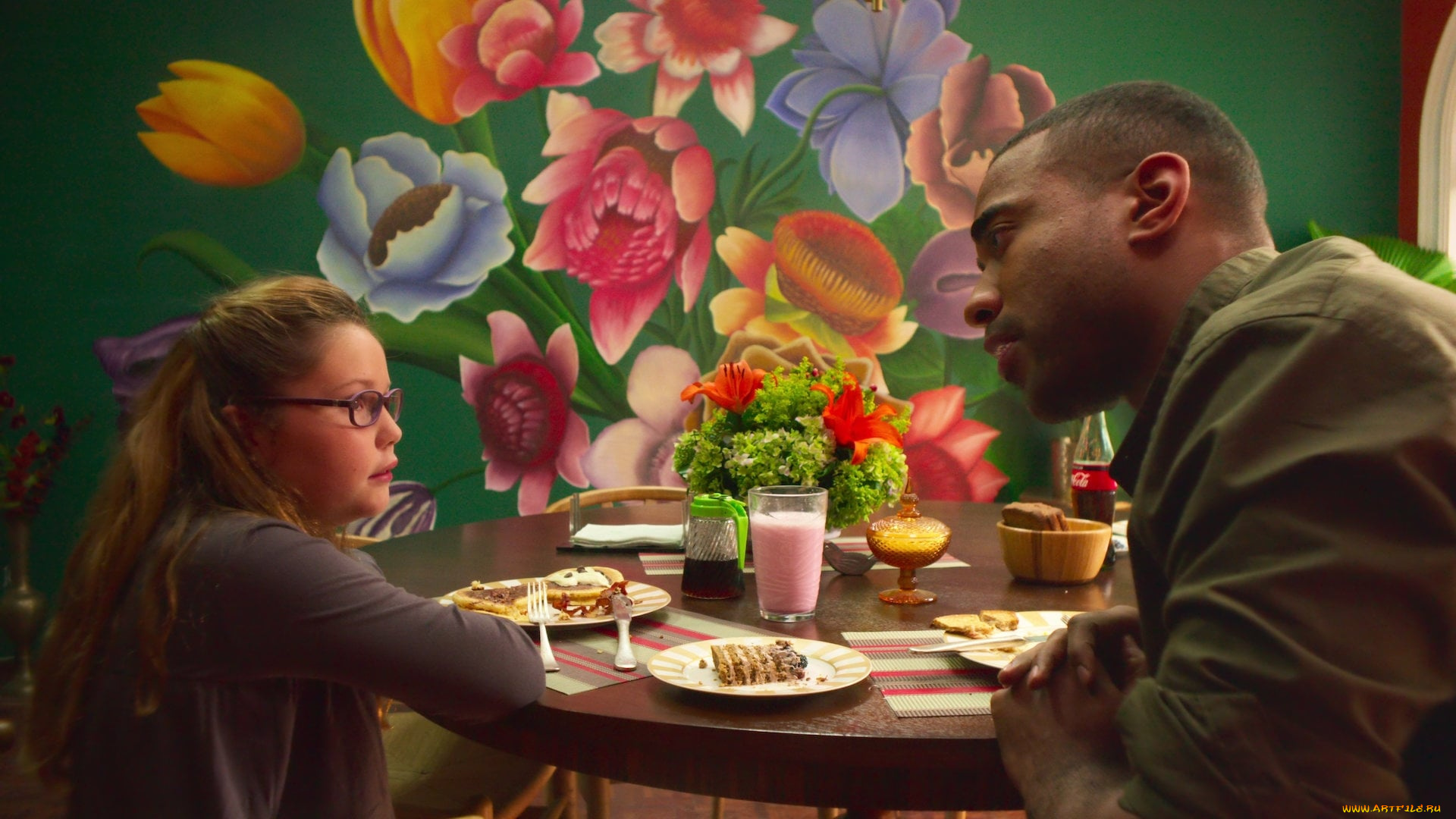 кино, фильмы, la, casa, de, las, flores, , сериал, мужчина, девочка, стол, угощение, цветы