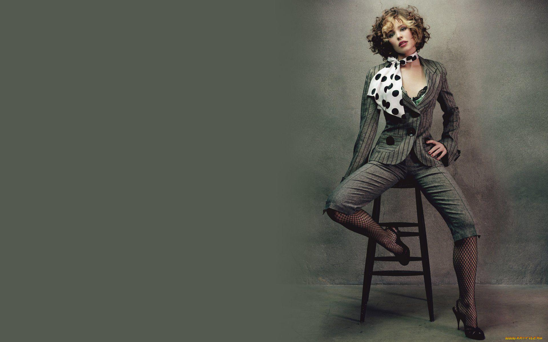 девушки, rachel, mcadams, шатенка, костюм, шарф, табурет