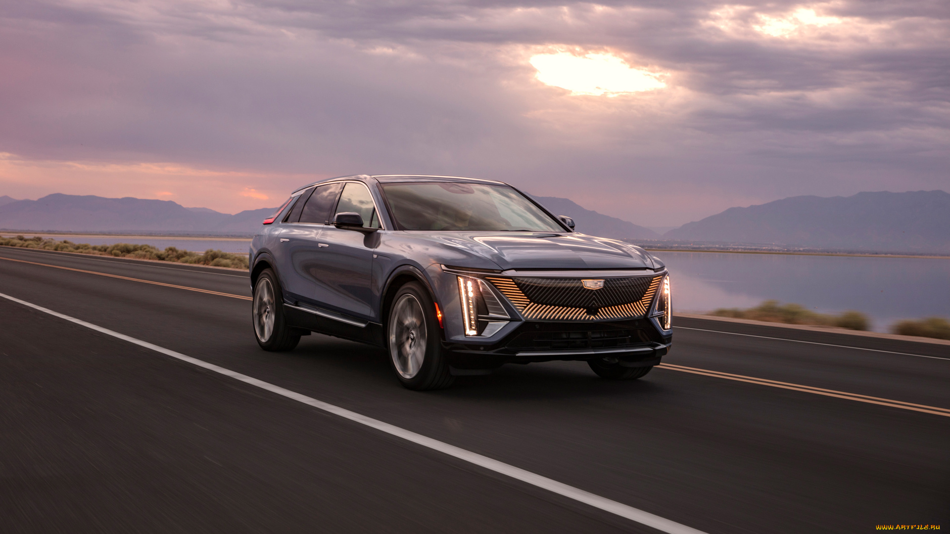 автомобили, cadillac, сadillac, lyriq, 2023, кроссовер, скорость, трасса