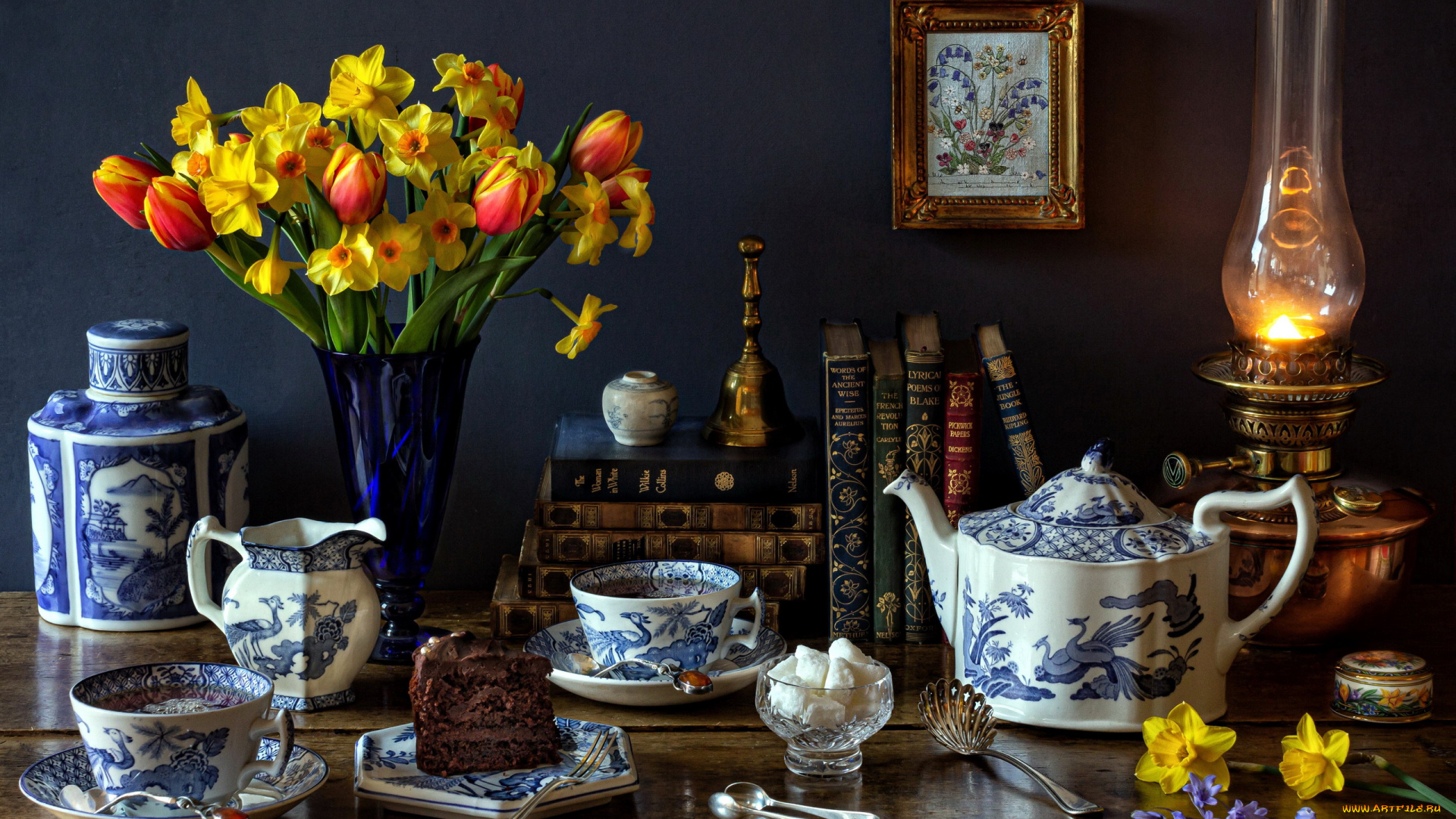 еда, натюрморт, букет, лампа, чай, пирожное
