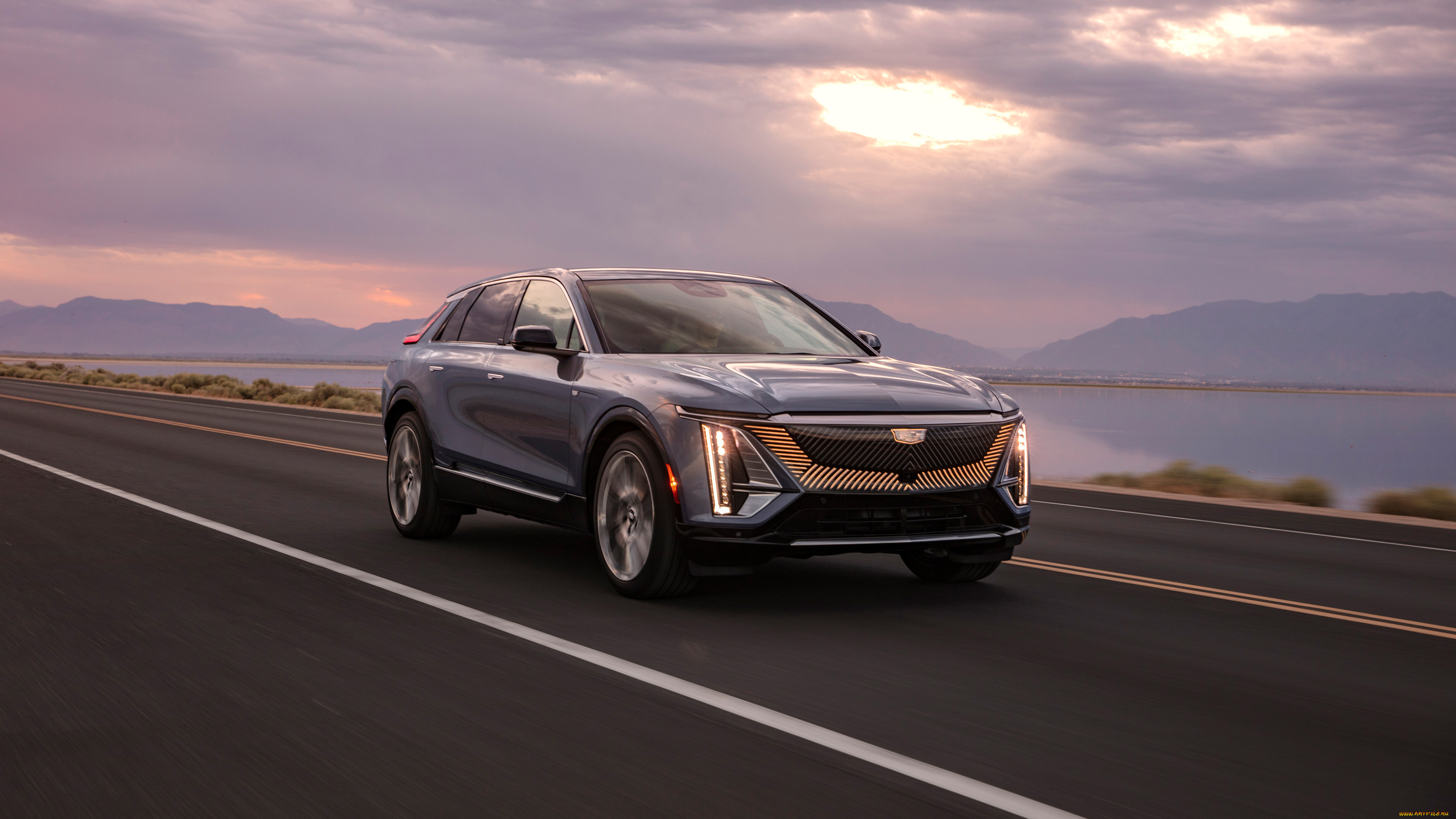 автомобили, cadillac, сadillac, lyriq, 2023, кроссовер, скорость, трасса