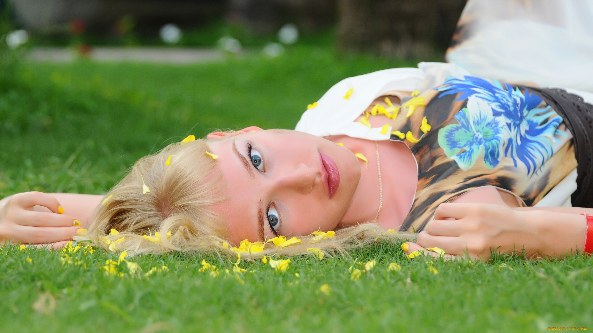 красотка, девушки, -, блондинки, , светловолосые, девушка, женщина, блондинка, светловолосая, сексуальная, модель, звезда, позирует, разная, обувь, верхняя, стильная, одежда, нижнее, эротическое, бельё, трусы, лифчик, колготки, чулки, аксессуары, макияж, и, множество, элементов, на, фотографии