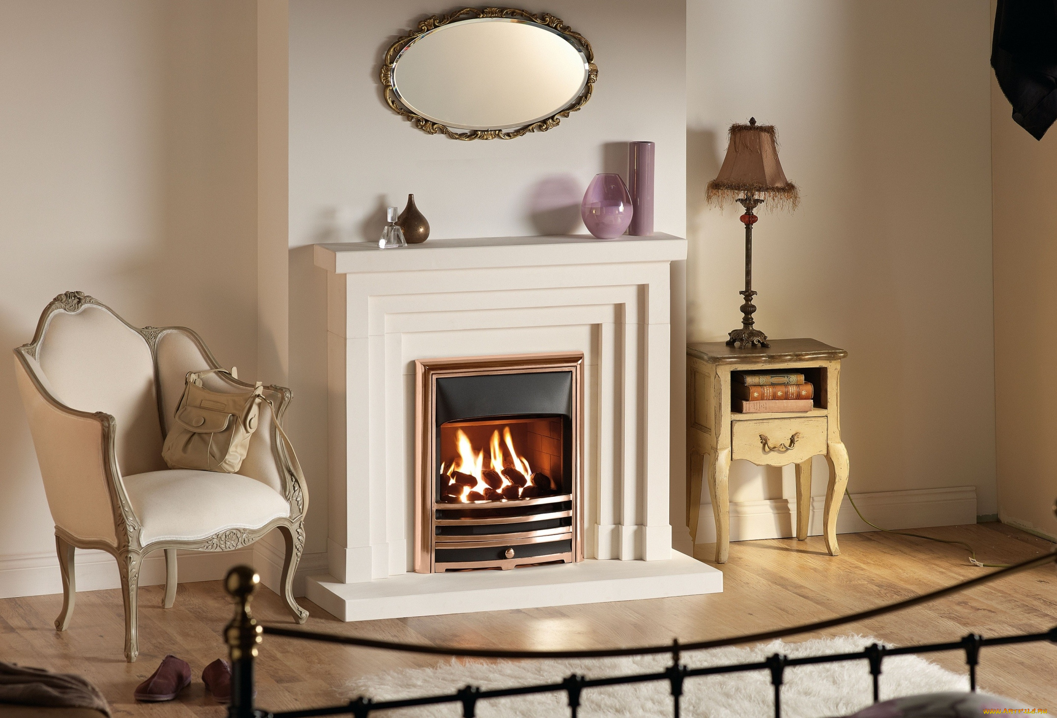 интерьер, камины, книги, лампа, зеркало, огонь, кресло, сумка