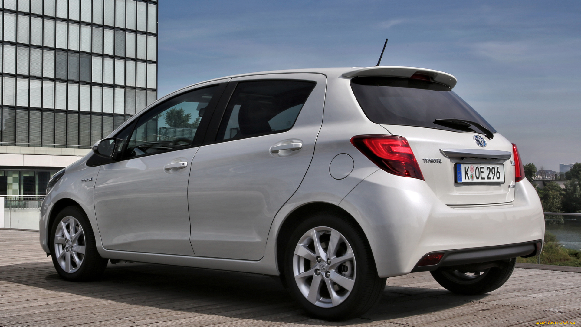 автомобили, toyota, yaris, hybrid, 2014г, светлый