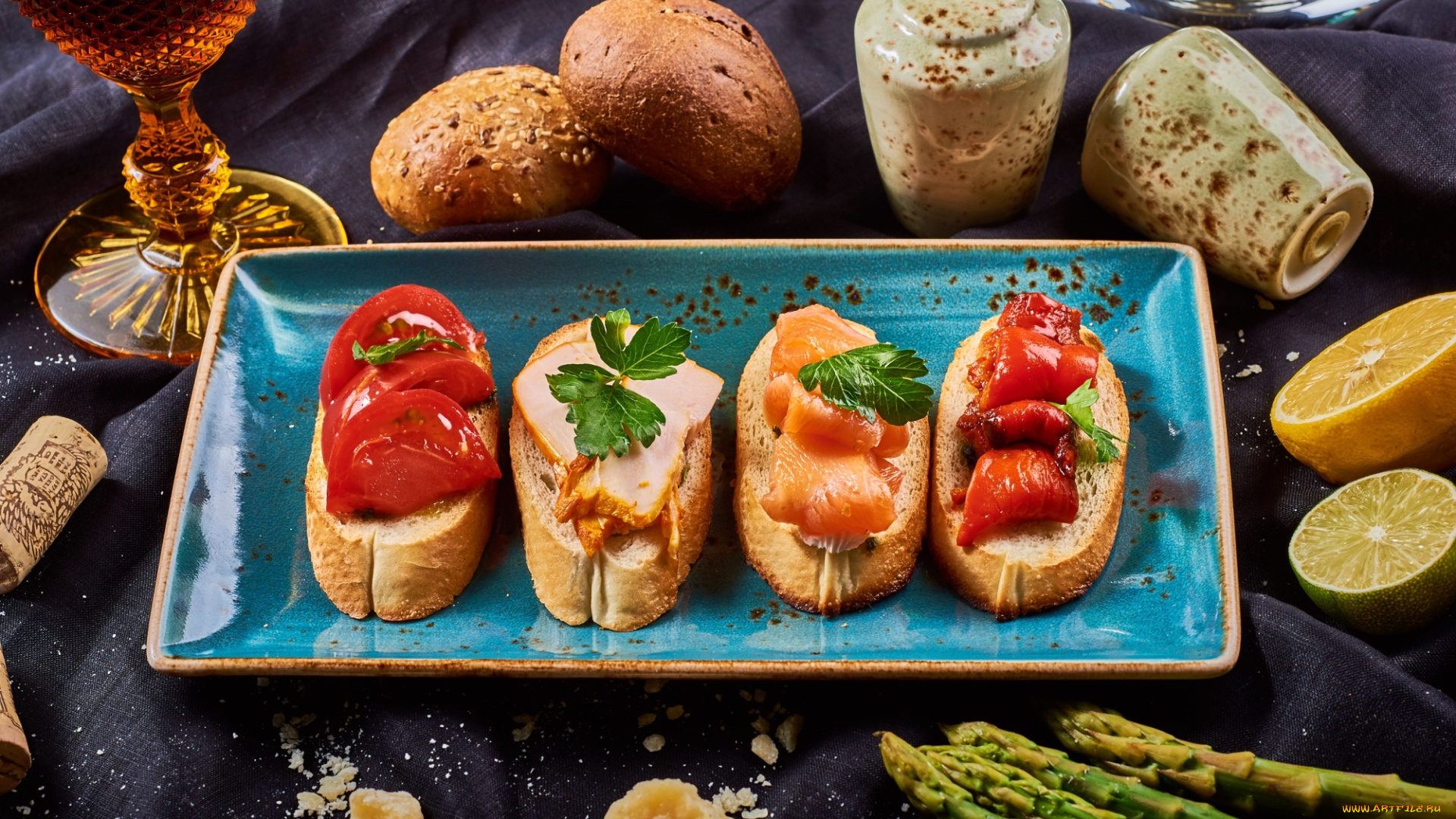 еда, бутерброды, , гамбургеры, , канапе, брускетта, спаржа, помидор, хлеб, лимон