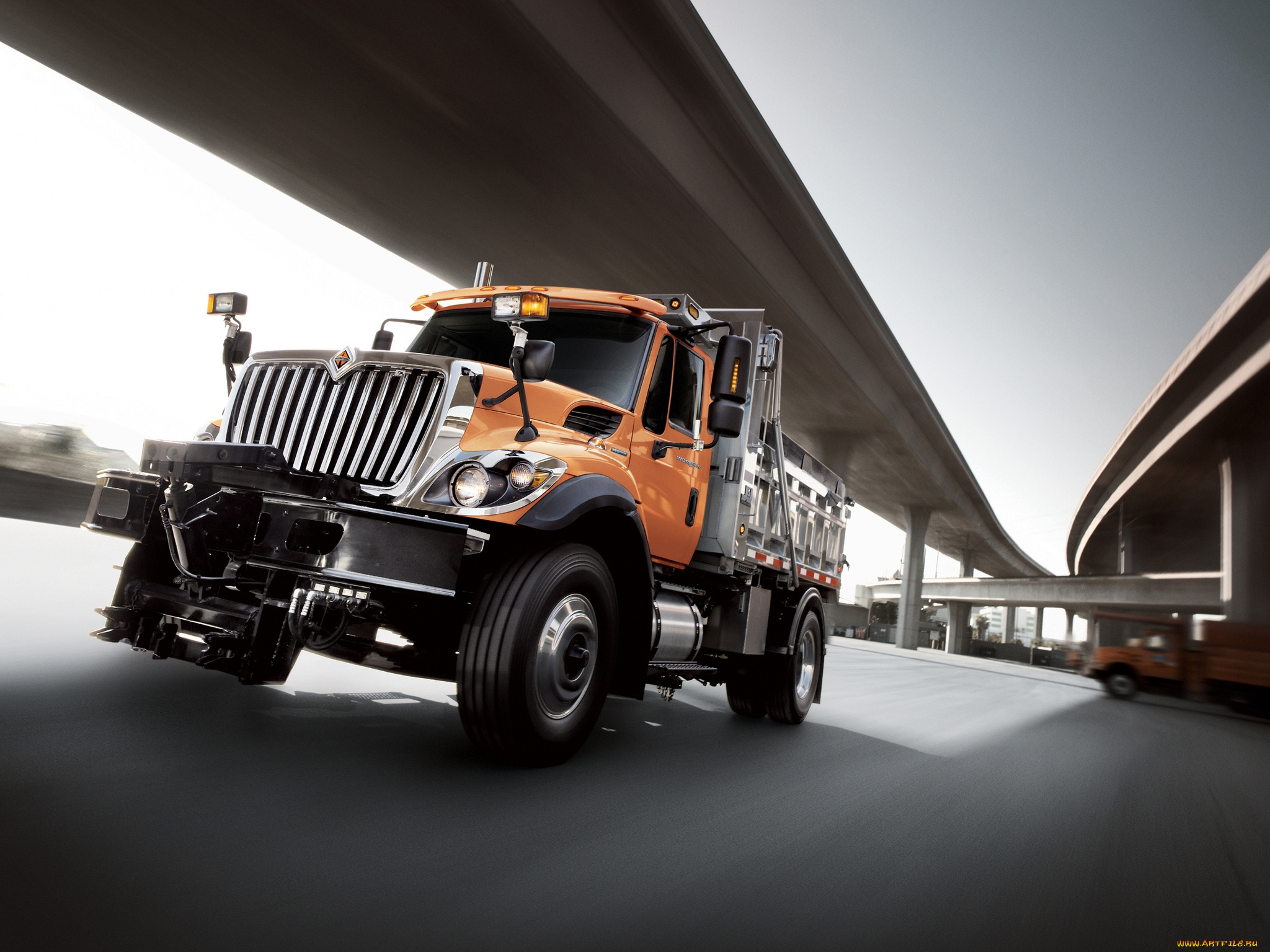 автомобили, international