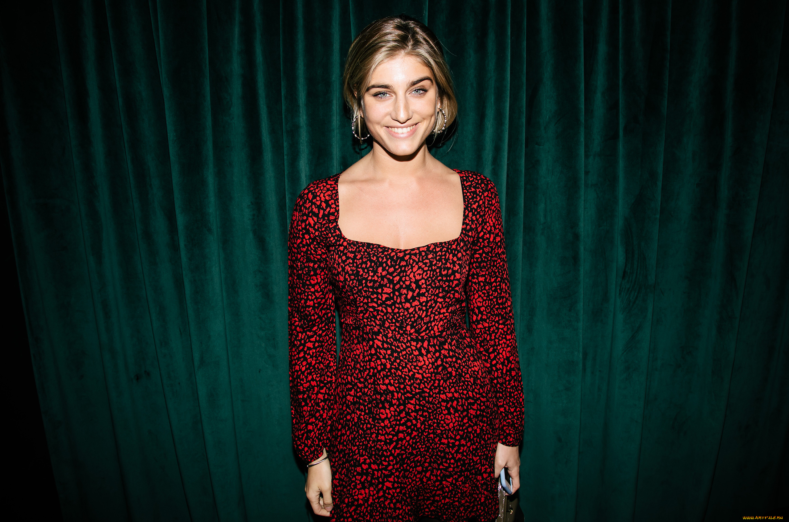 нино, нинидзе, девушки, платье, шторы, кулисы, стоит, макияж, улыбка, взгляд, блондинка, поза, актриса, девушка, нино, нинидзе