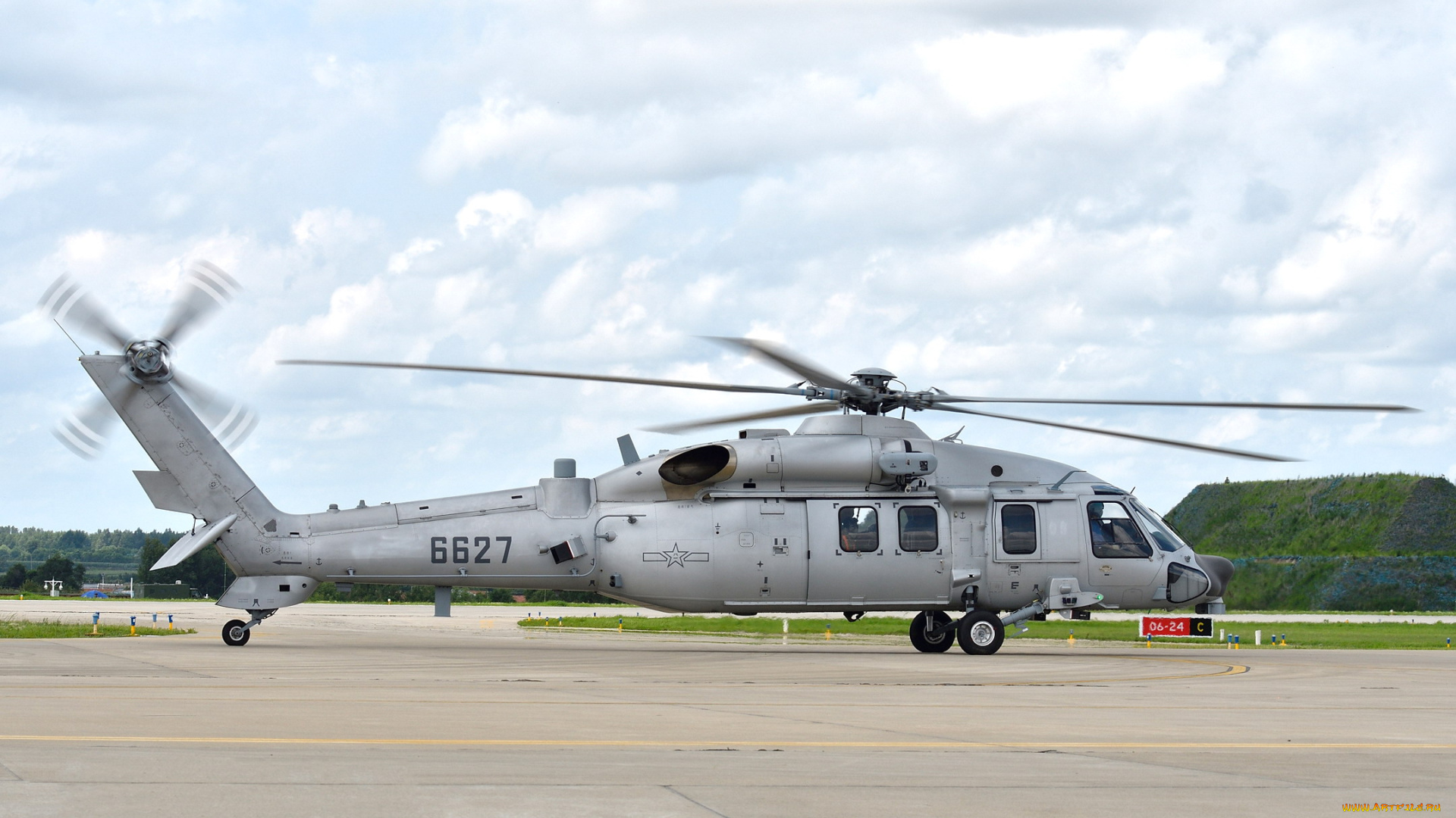 авиация, вертолёты, ввс, ноак, z20, военная, машина, облака, вид, сбоку, трава