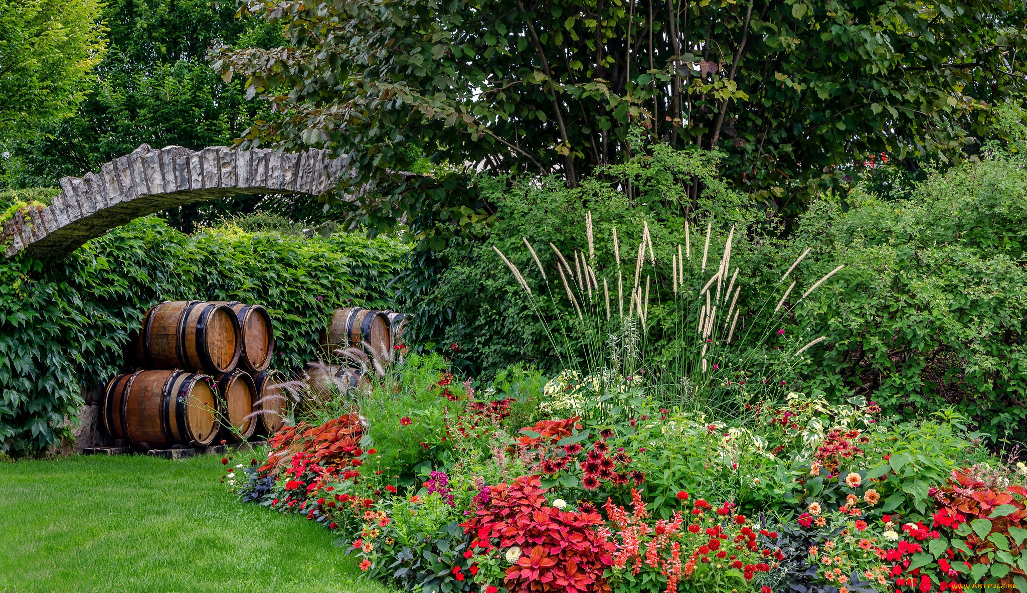 природа, парк, мост, бочки, цветы, газон