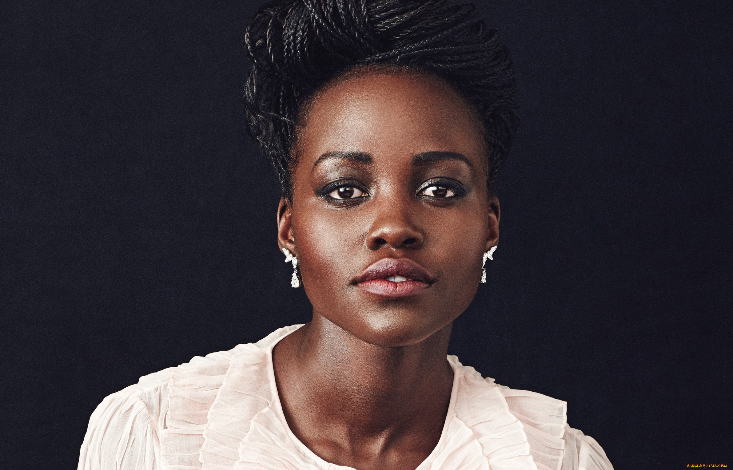 lupita, nyongo, девушки, lupita, nyong`o, lupita, nyongo, девушка, брюнетка, темнокожая, чернокожая, актриса, мулатка, красотка, взгляд, макияж, поза, портрет, лицо
