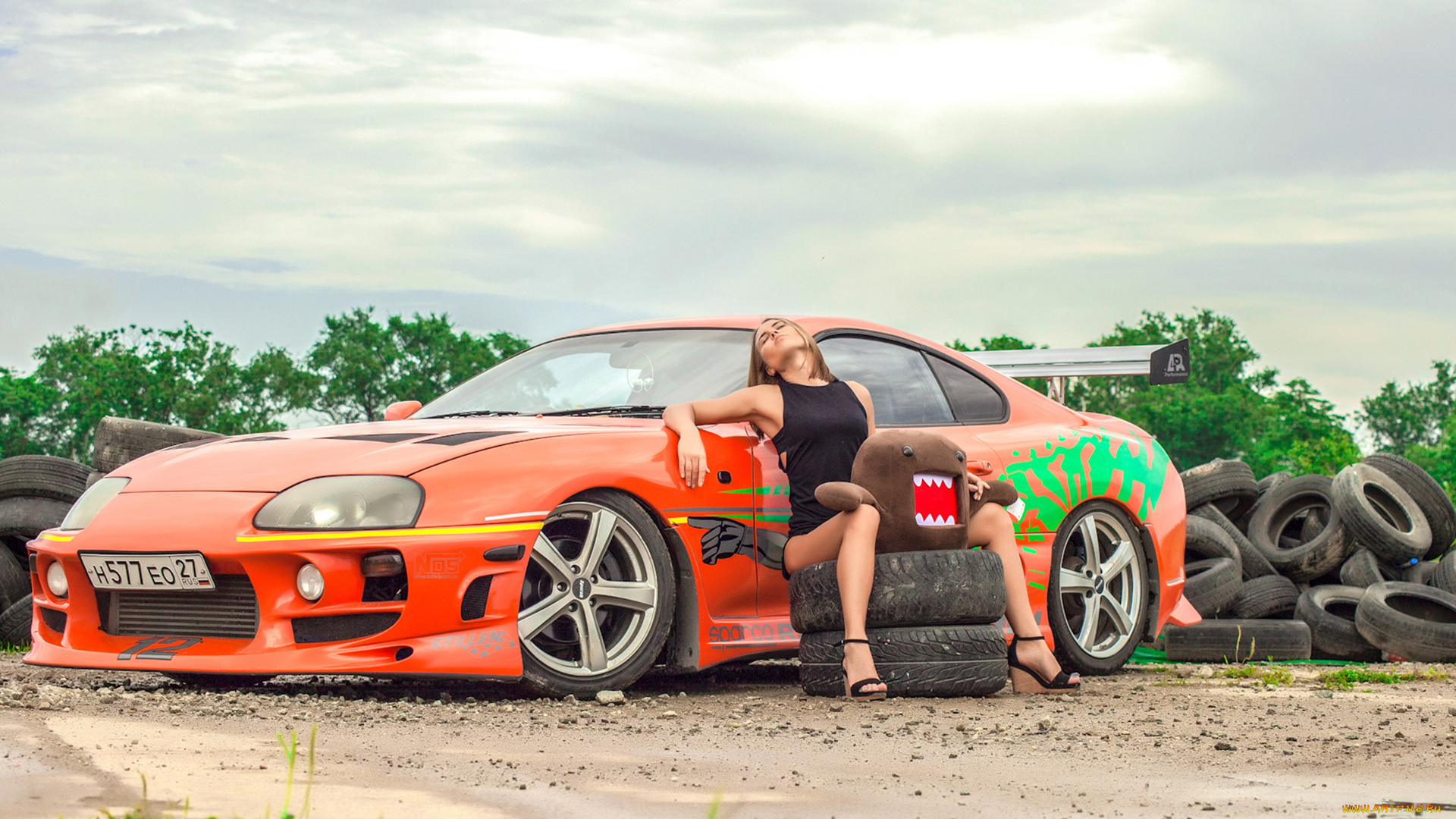 автомобили, -авто, с, девушками, девушка, модель, шатенка, поза, автомобиль, авто, оранжевый, трасса, ралли, гоночный, игрушка, шины, колёса, флирт