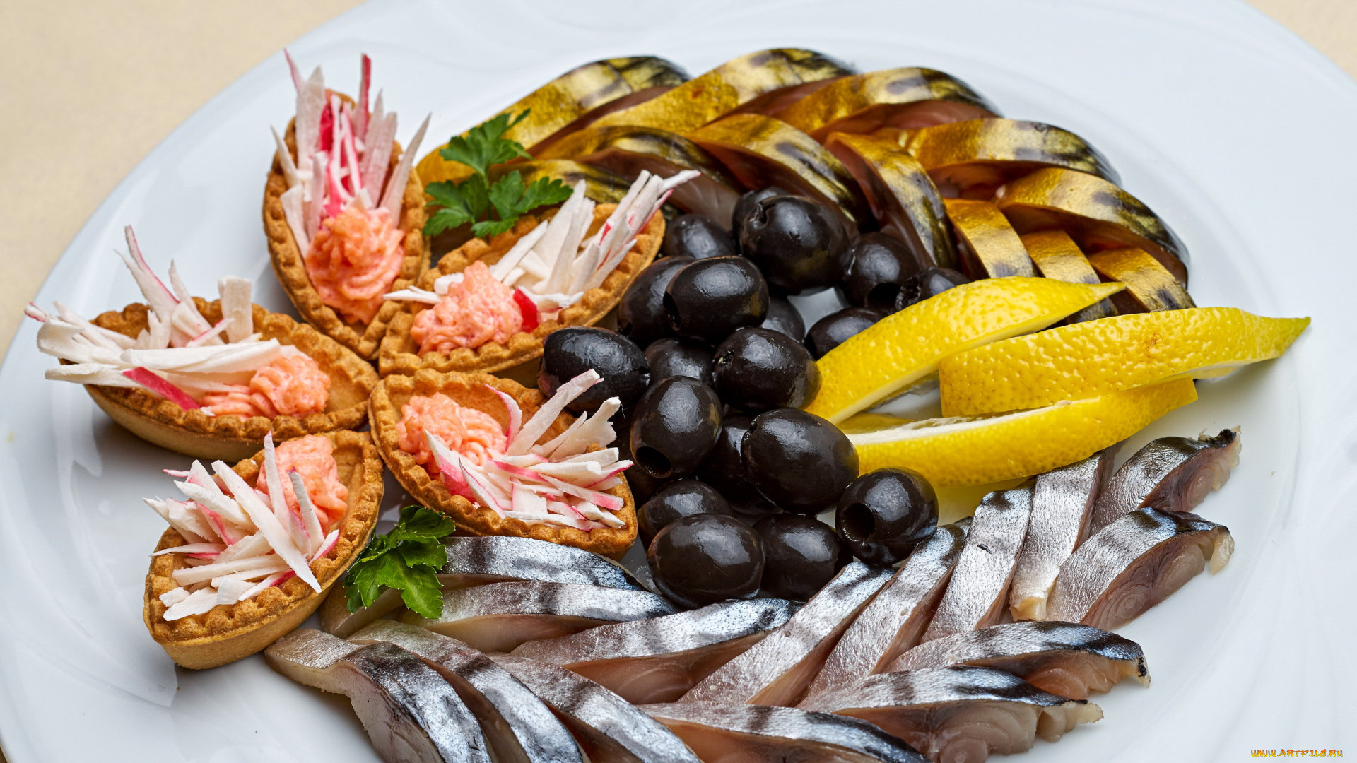 еда, рыбные, блюда, , с, морепродуктами, селедка, копченая, скумбрия, маслины, лимон, канапе, рыбное, ассорти