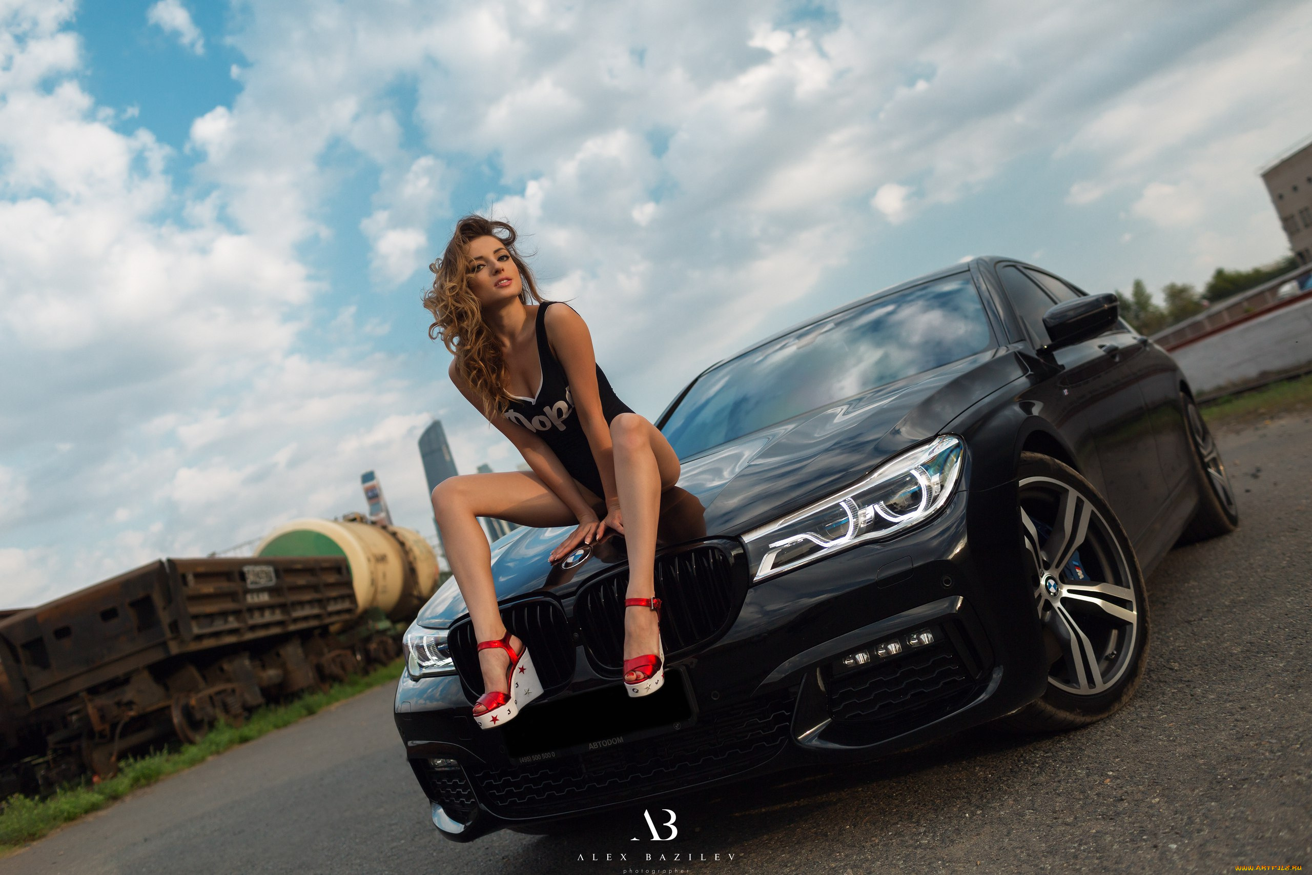 автомобили, -авто, с, девушками, алексей, базилев, загорелый, автомобиль, женщины, на, природе, сидит, блондинка, монокини, туфли, танкетке, с, машинами