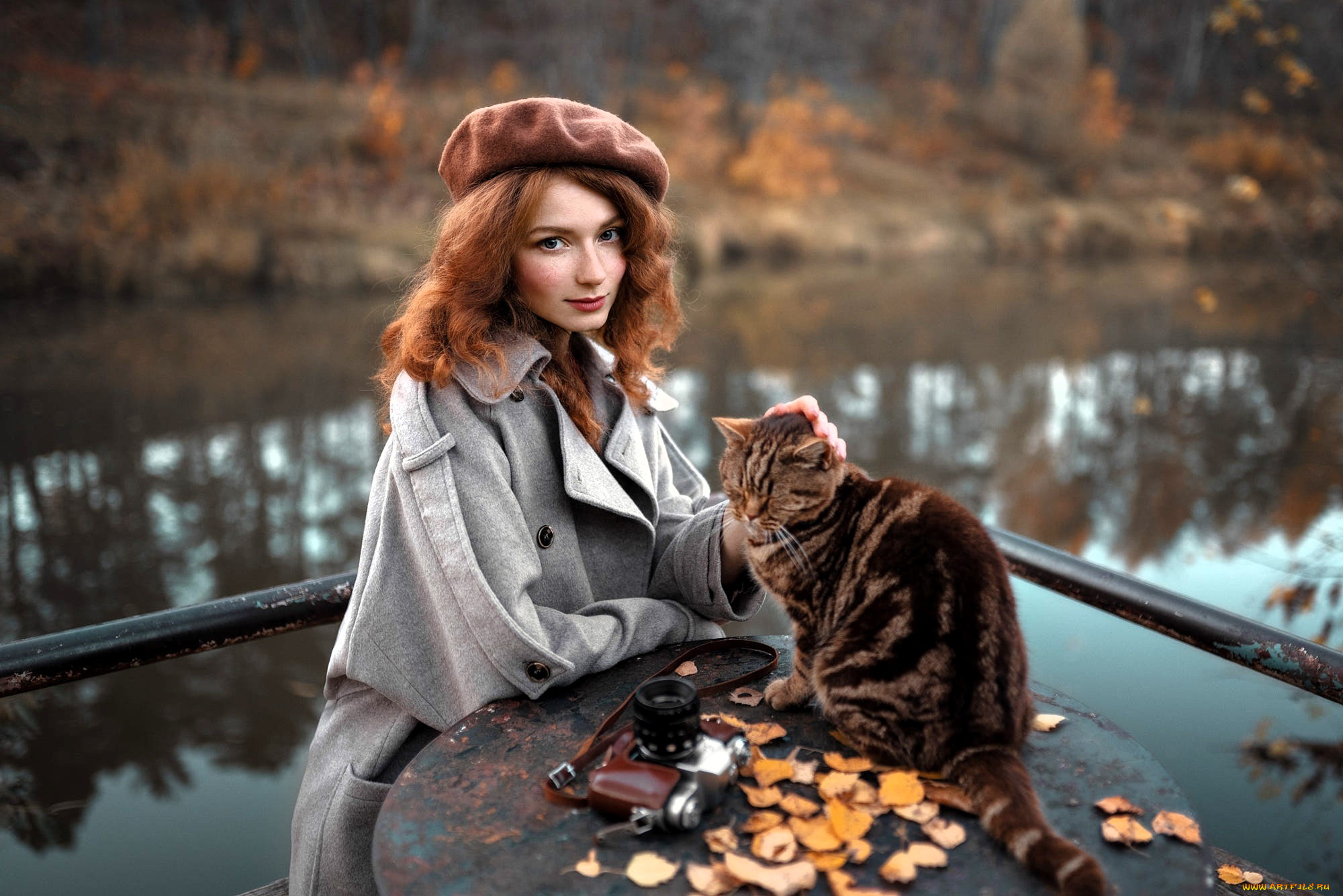 девушки, -, рыжеволосые, и, разноцветные, рыжая, берет, пальто, кот, листья, осень, фотоаппарат, озеро