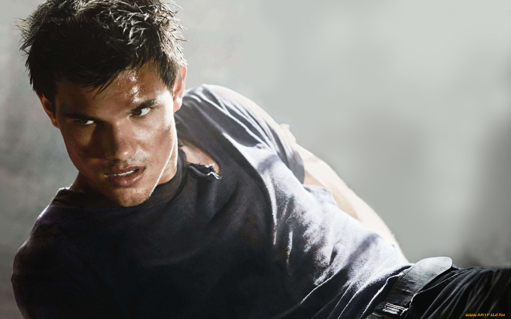 кино, фильмы, abduction, порванная, майка