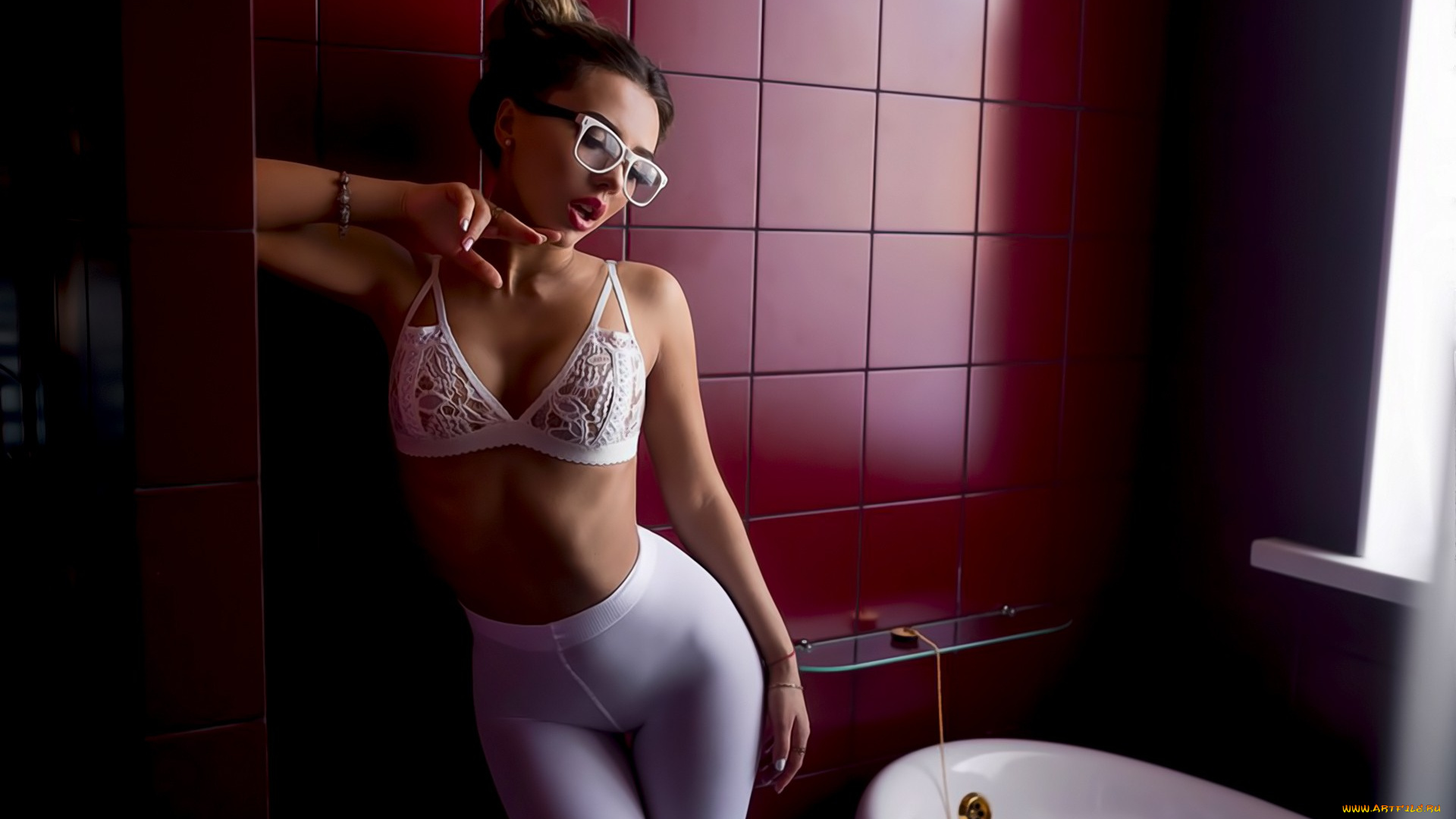 девушка, девушки, -unsort, , блондинки, , светловолосые, колготки, очки, дарина, маркина, белый, лифчик, the, gap, ванна, живот, прозрачная, одежда, женщины