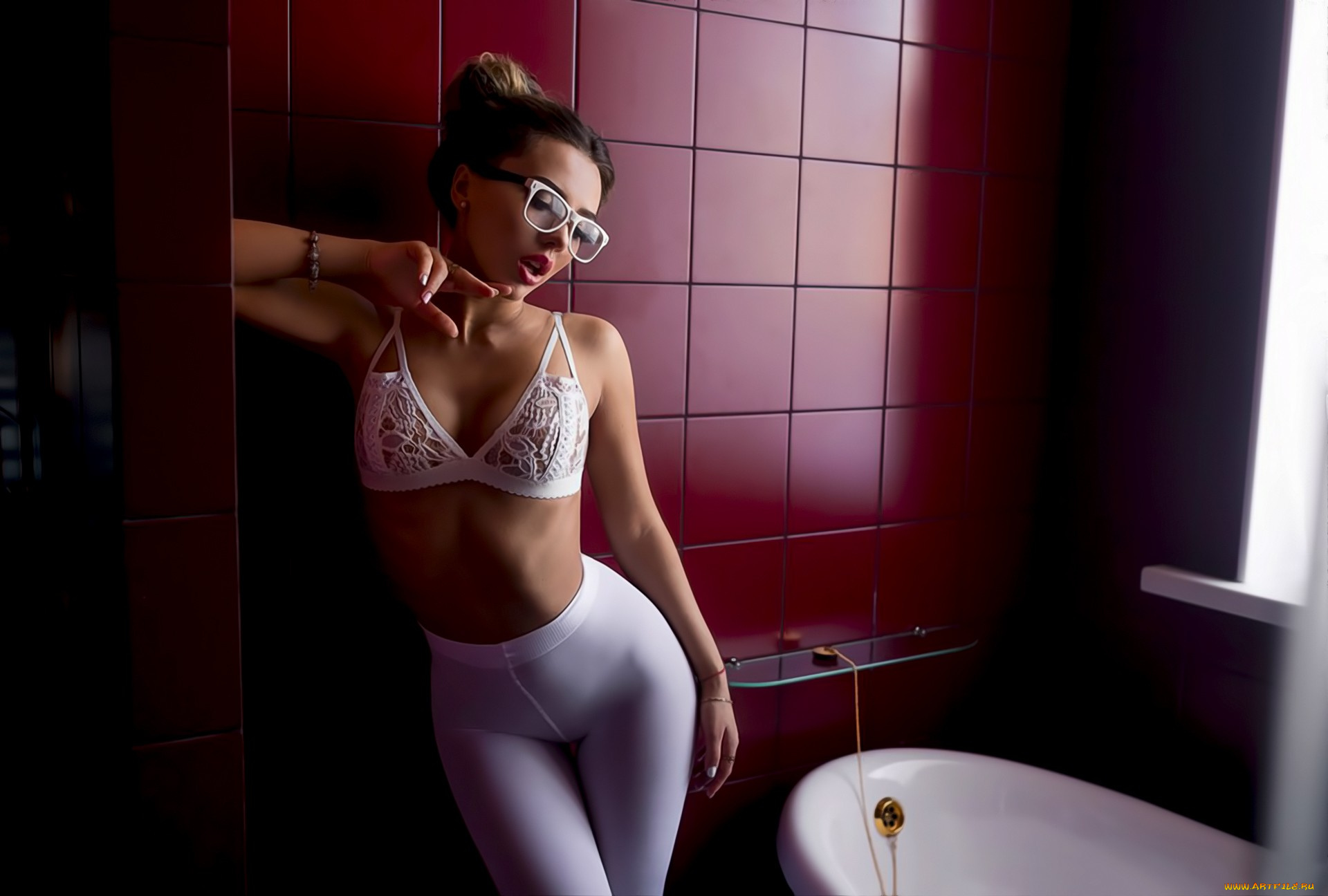 девушка, девушки, -unsort, , блондинки, , светловолосые, колготки, очки, дарина, маркина, белый, лифчик, the, gap, ванна, живот, прозрачная, одежда, женщины