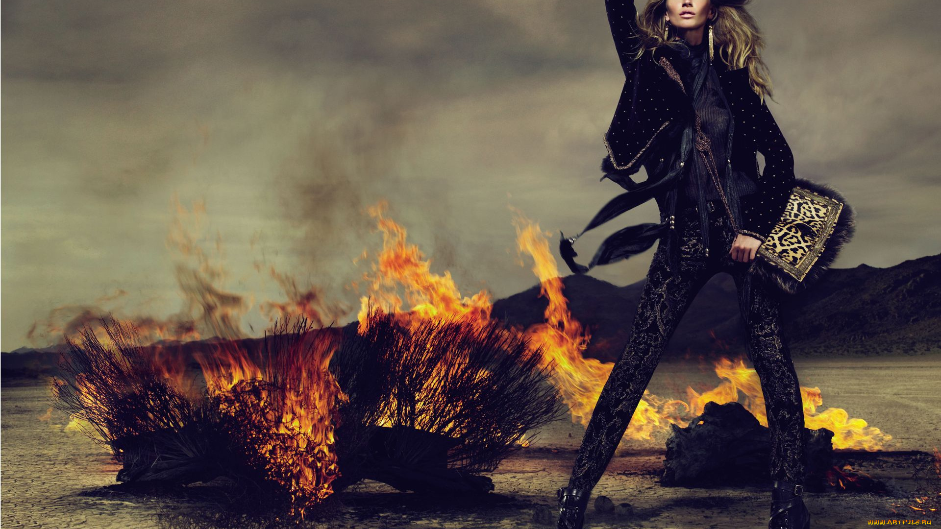 девушки, gisele, bundchen, модель, огонь, жакет, брюки, сумка