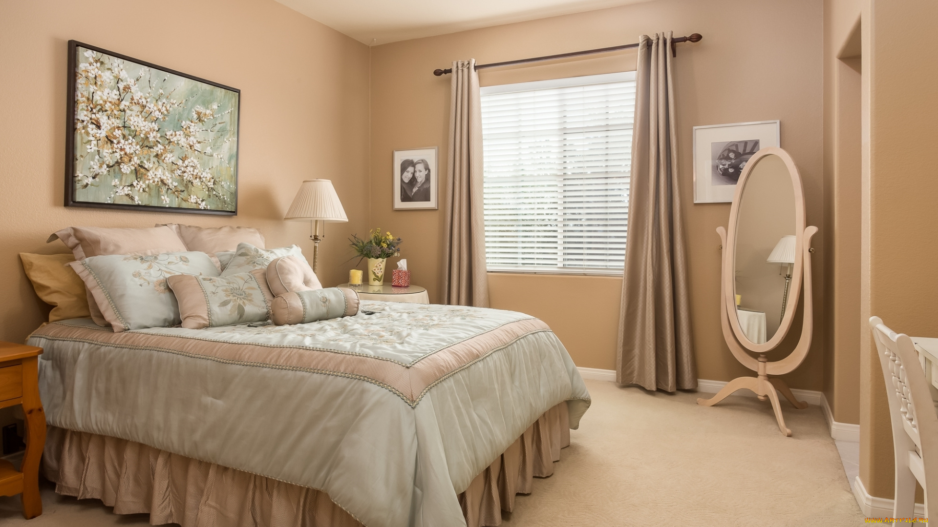 интерьер, спальня, декор, дизайн, подушки, зеркало, стиль, кровать