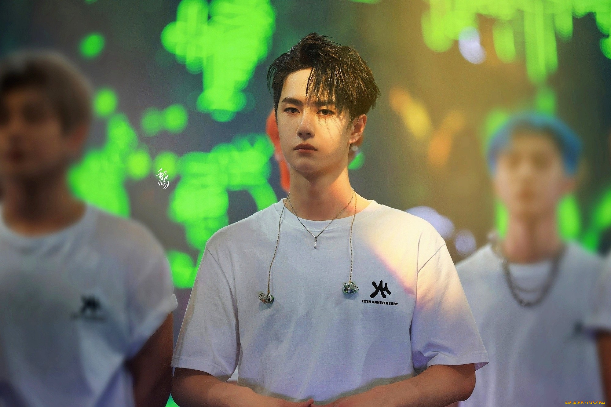 мужчины, wang, yi, bo, футболка, наушники, сцена