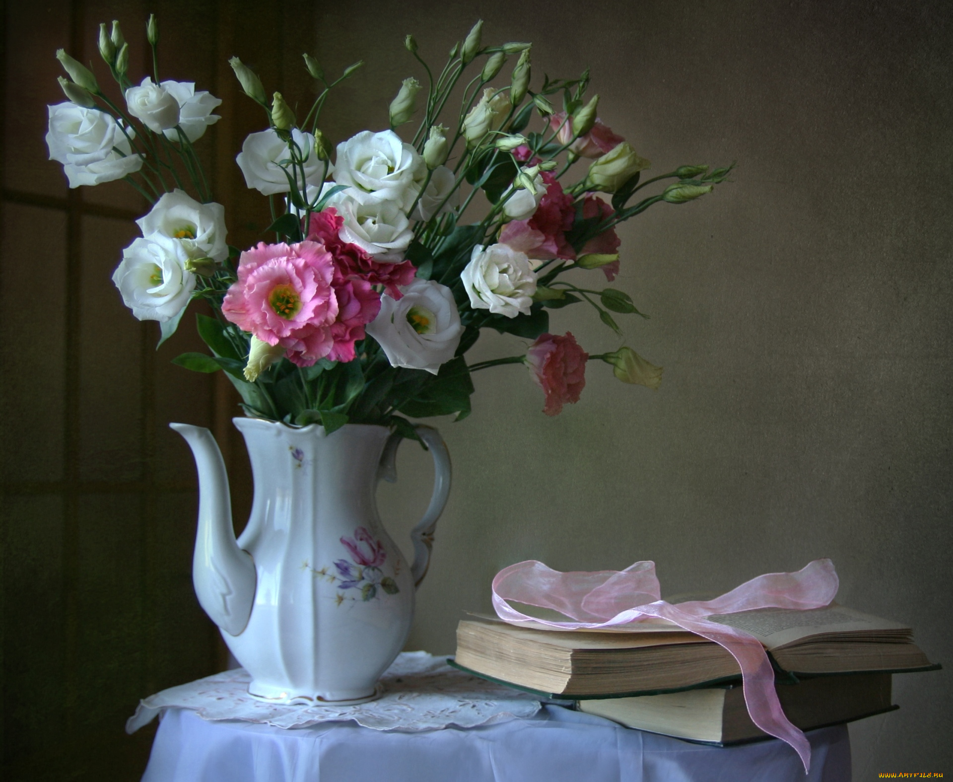 цветы, эустома, книга, букет