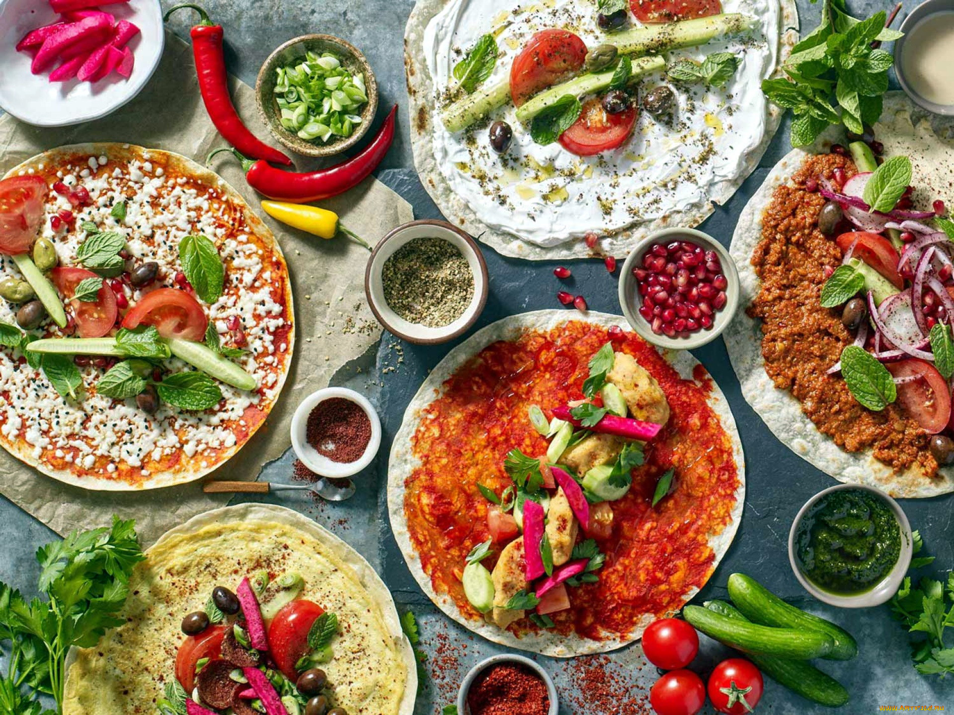 еда, разное, мясо, блины, овощи, соусы, гранат, помидоры, томаты