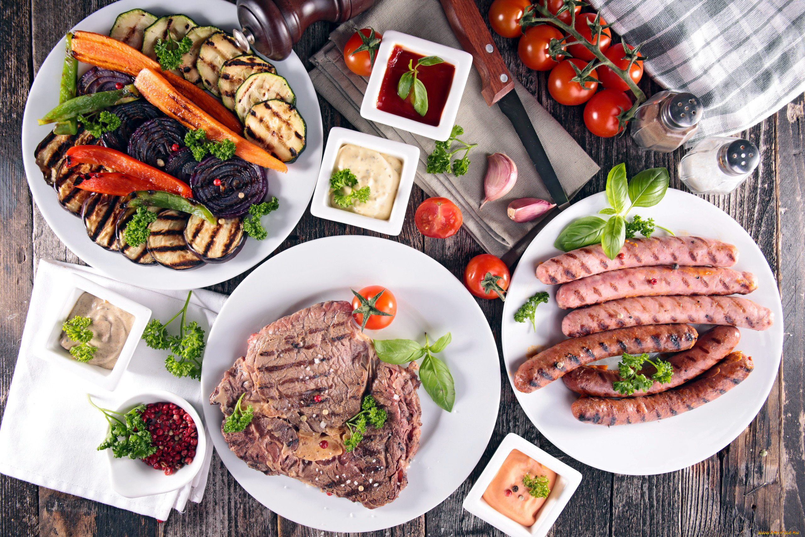 еда, разное, баклажаны, колбаски, чеснок, мясо, соус, помидоры, томаты