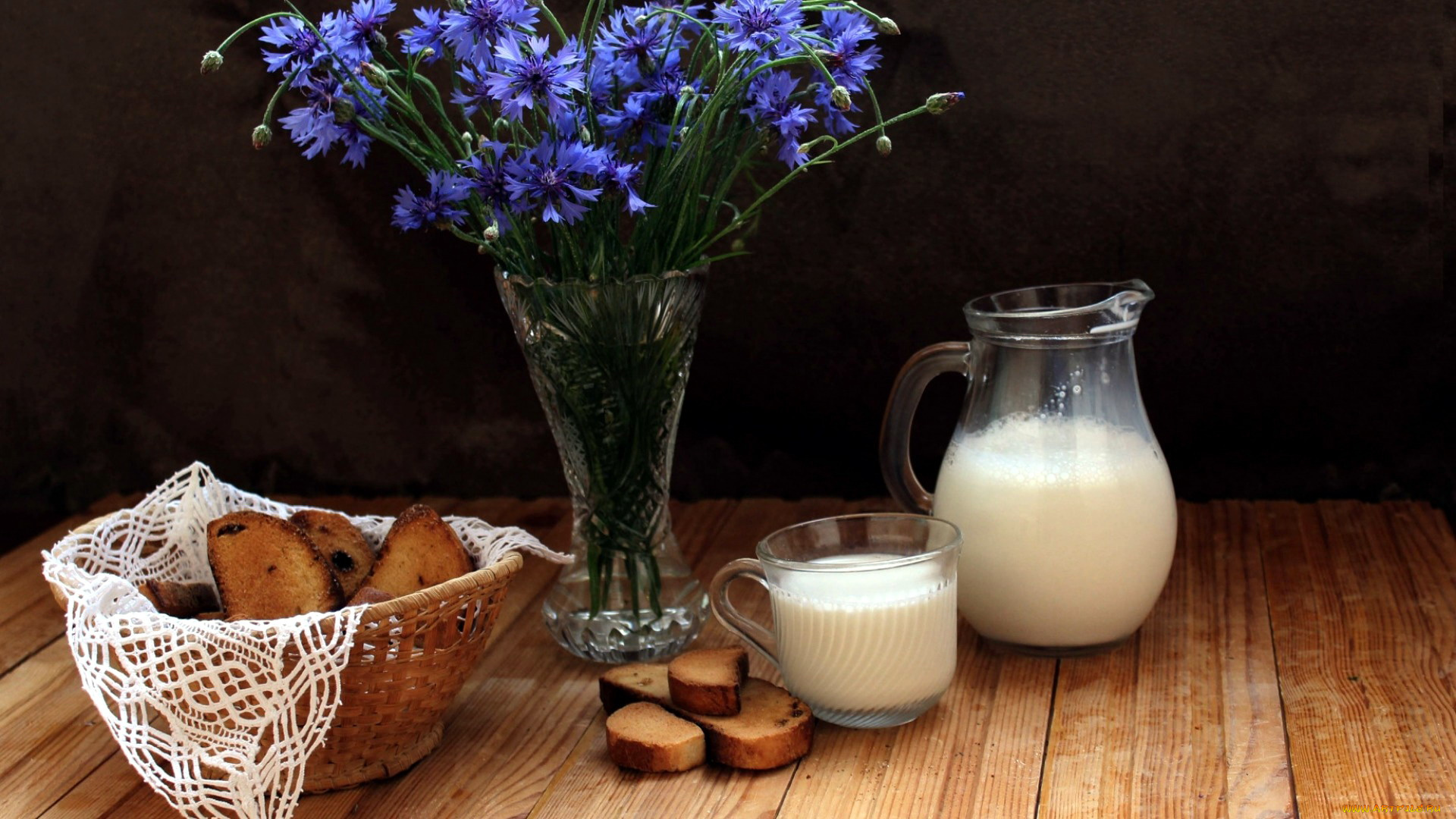 еда, натюрморт, сухари, молоко, васильки, букет