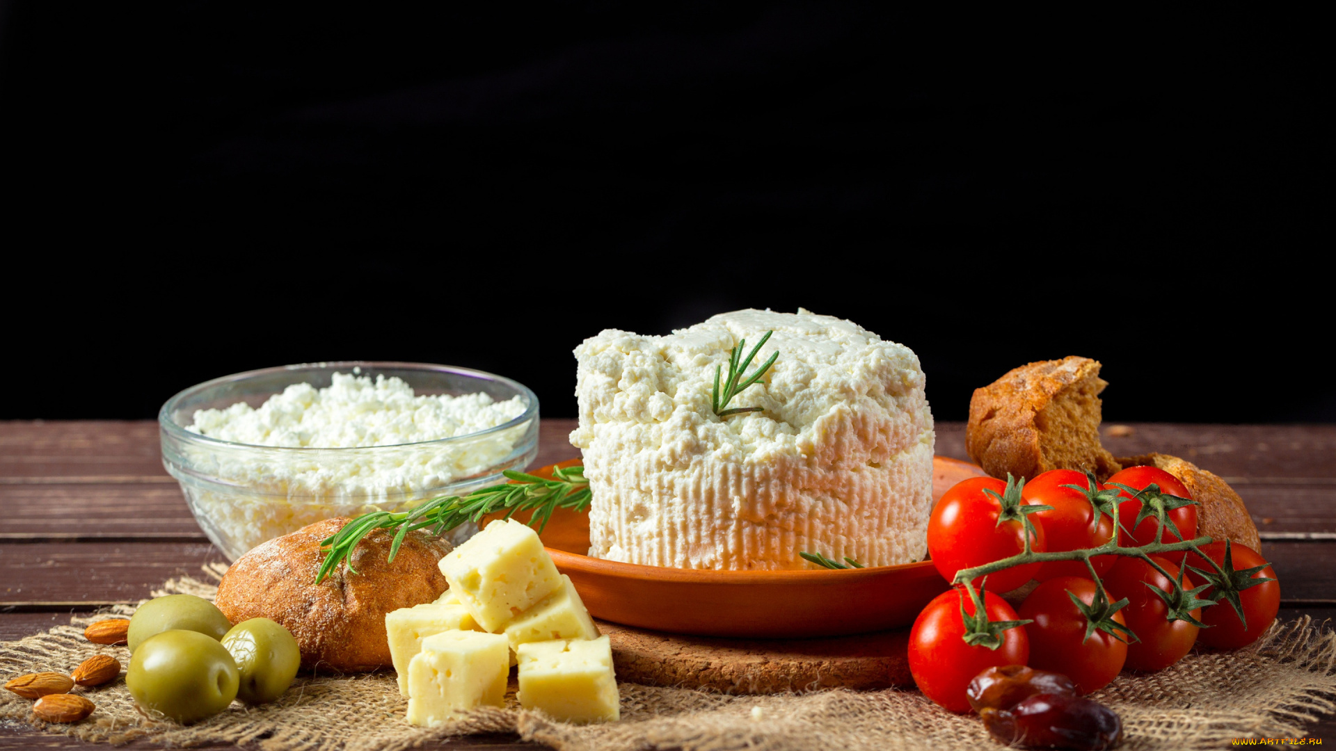 еда, сырные, изделия, миндаль, оливки, помидоры, хлеб, тарелка, сыр, стол, томаты