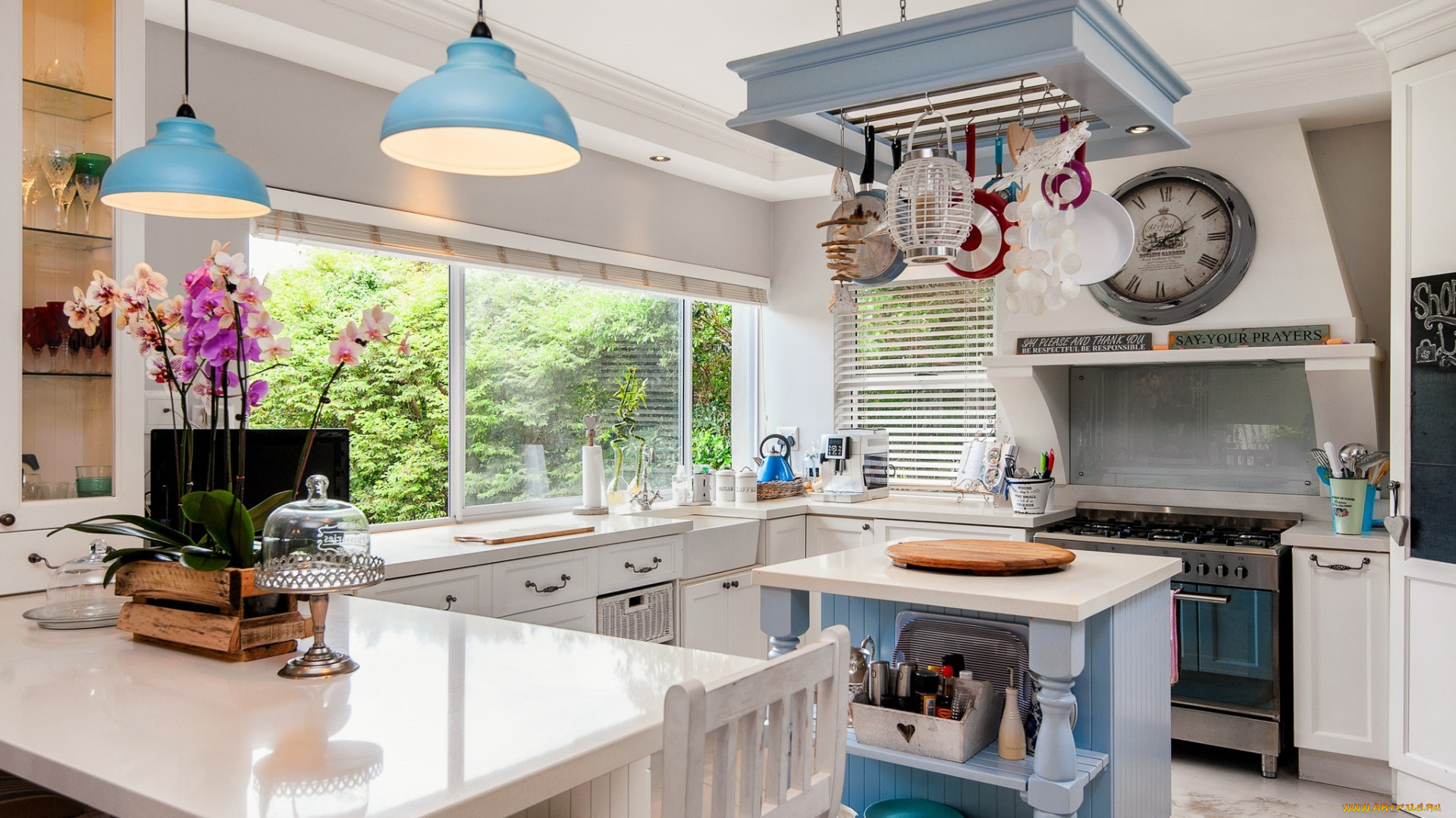интерьер, кухня, плита, лампы, часы