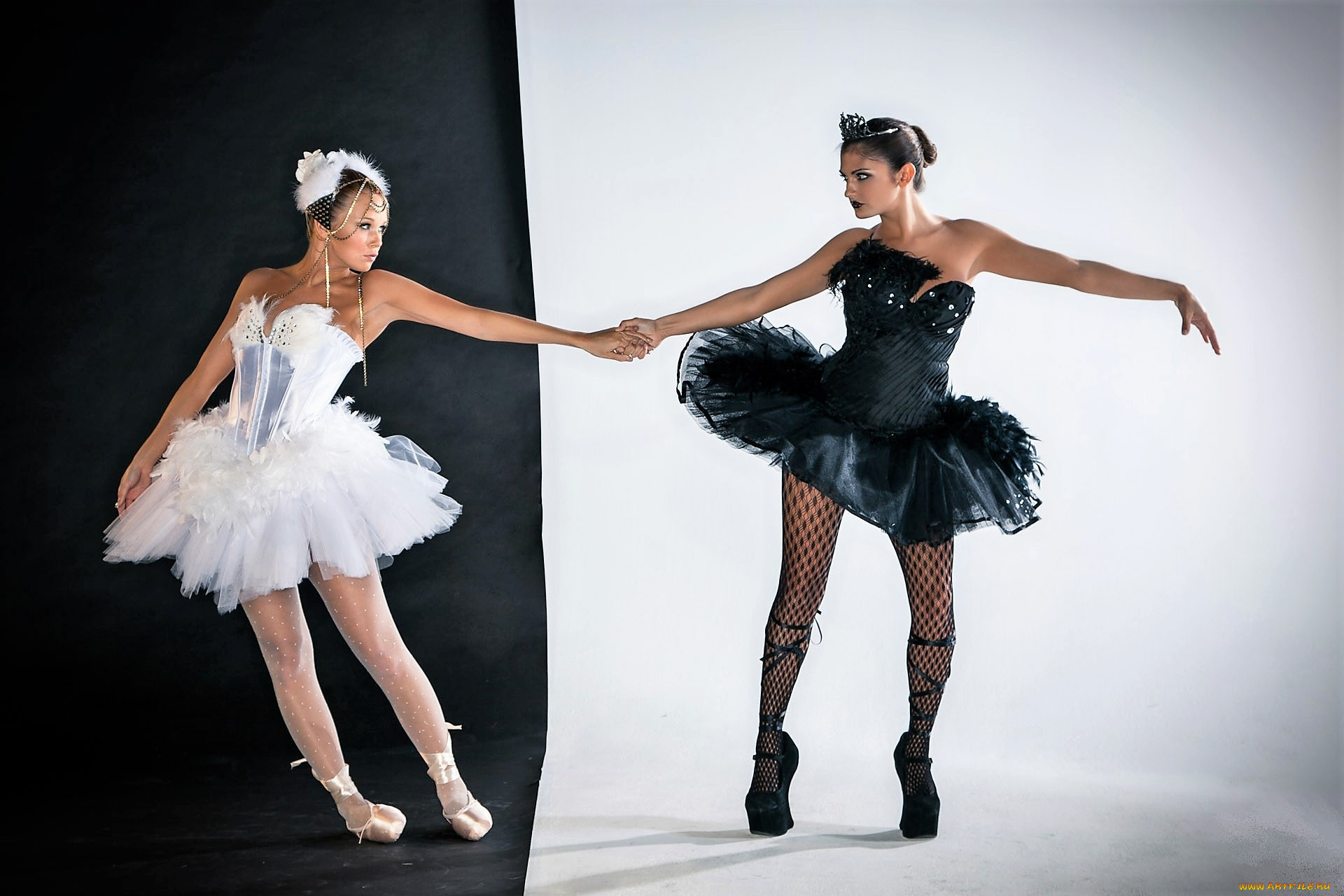 leanna, decker, and, rebecca, carter, девушки, leanna, decker, черная, белая, образы