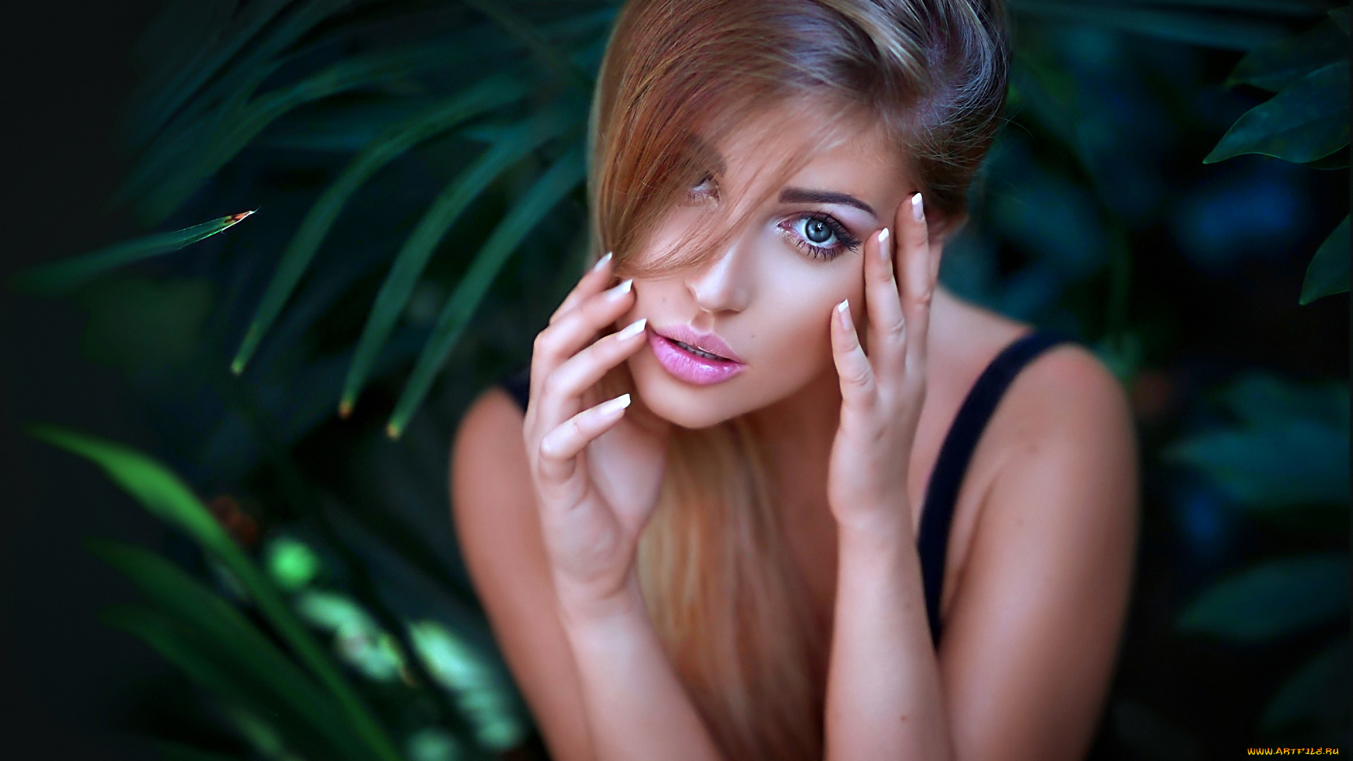 девушки, -, лица, , портреты, глаза, руки, портрет, темный, фон