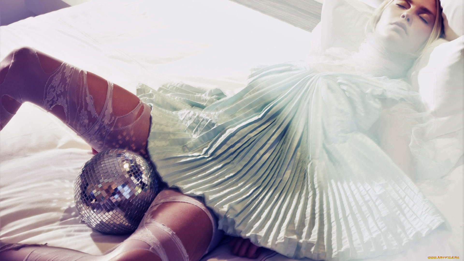 девушки, liis, teller, модель, платье, чулки, шар, постель