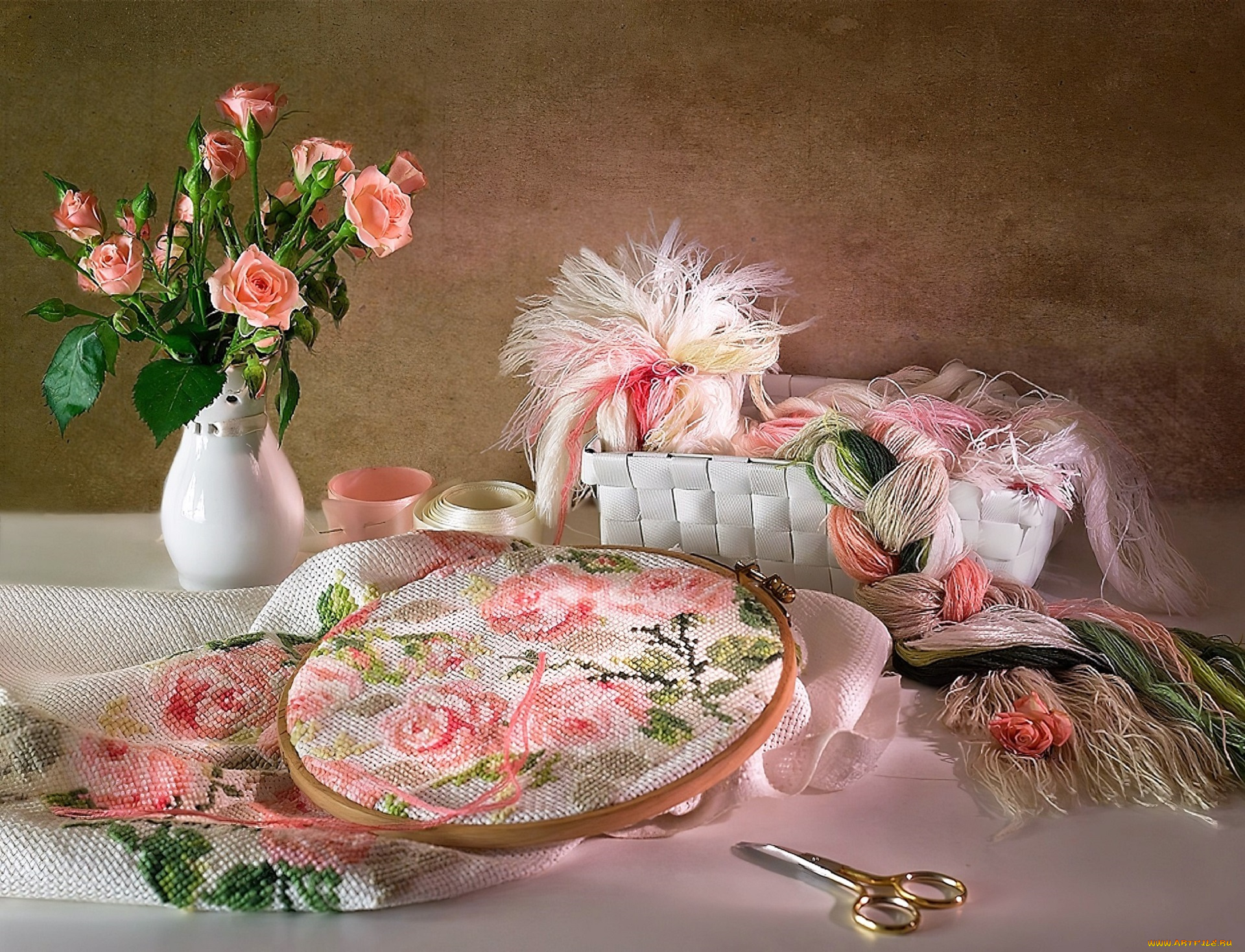 разное, ремесла, , поделки, , рукоделие, ваза, букет, розы, нитки, вышивка, рукоделие