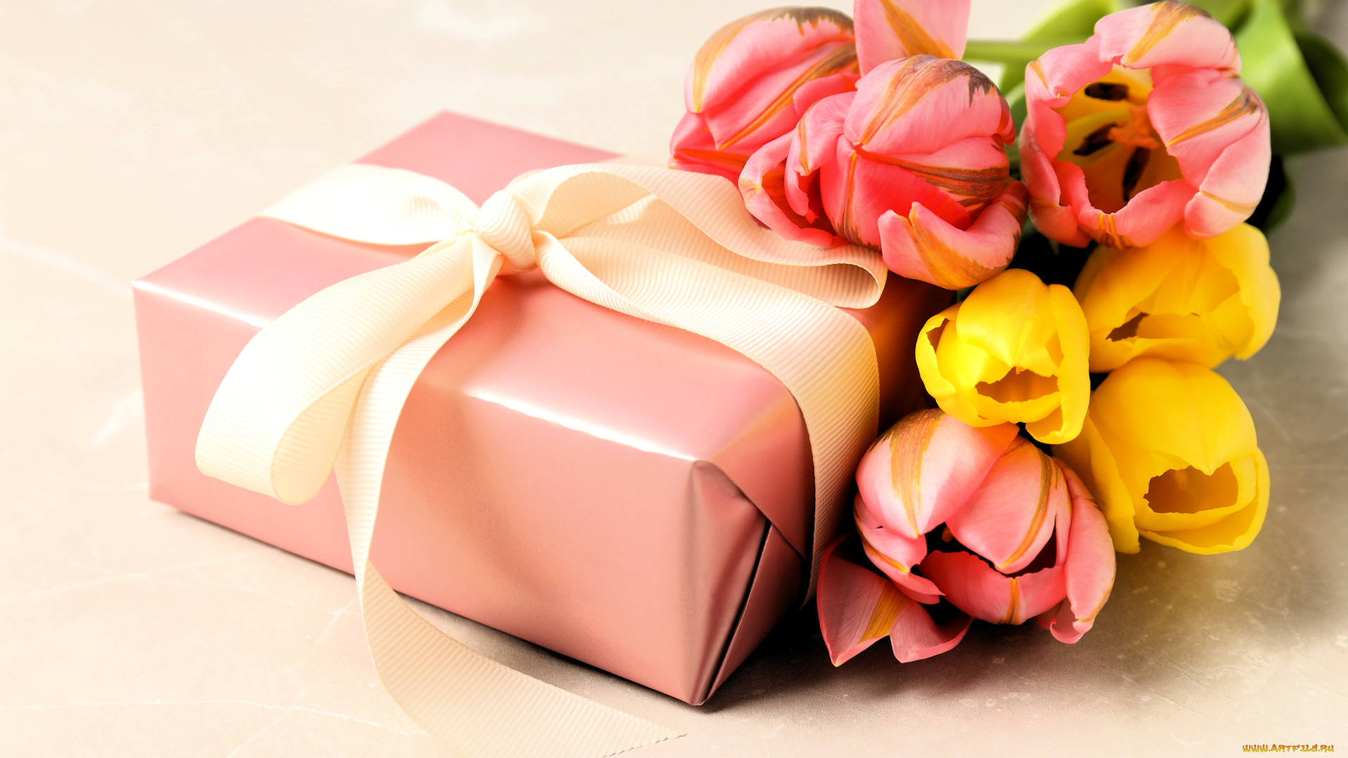 праздничные, подарки, и, коробочки, букет, тюльпаны, подарок