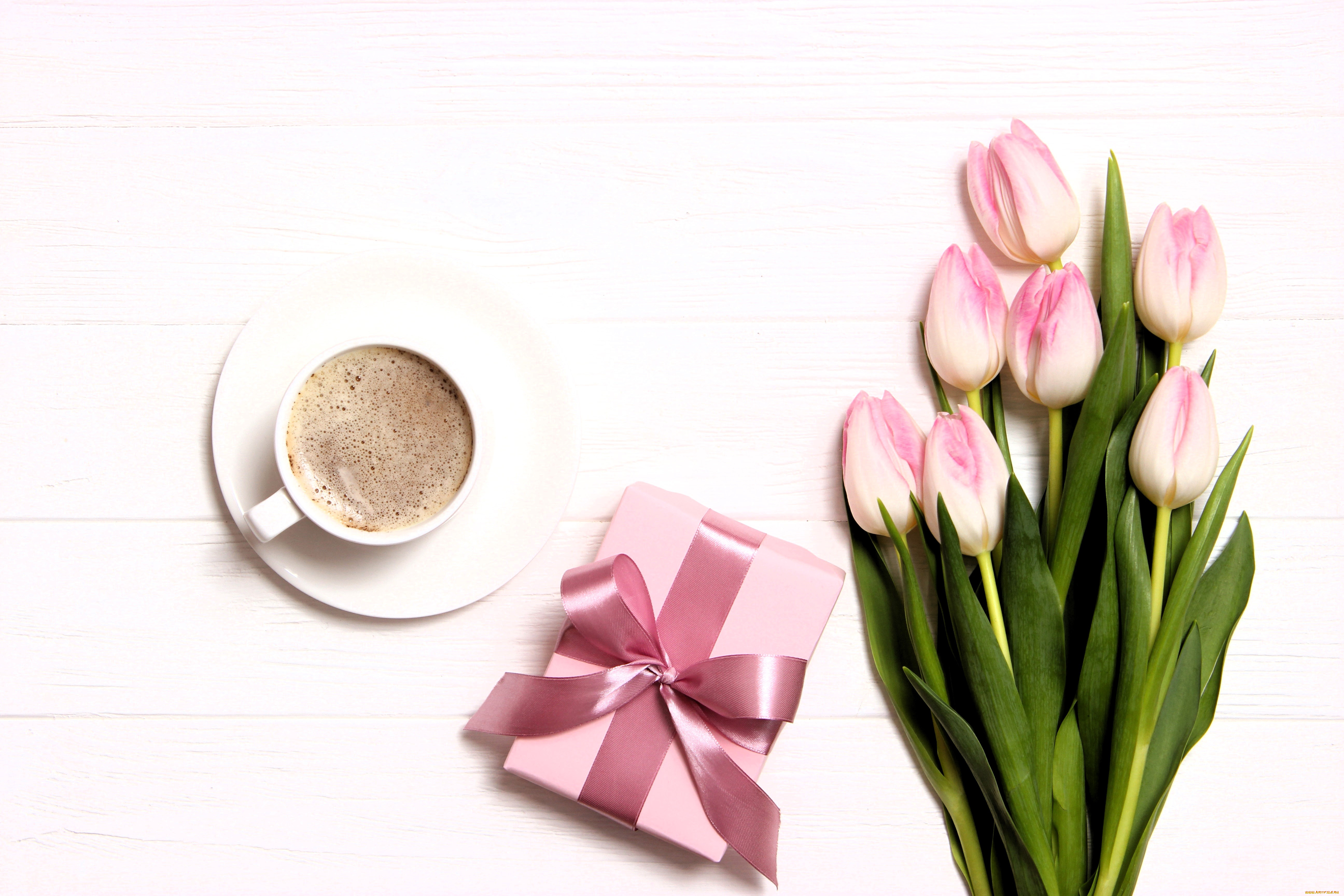 праздничные, международный, женский, день, -, 8, марта, тюльпаны, букет, кофе, чашка, блюдце, подарок