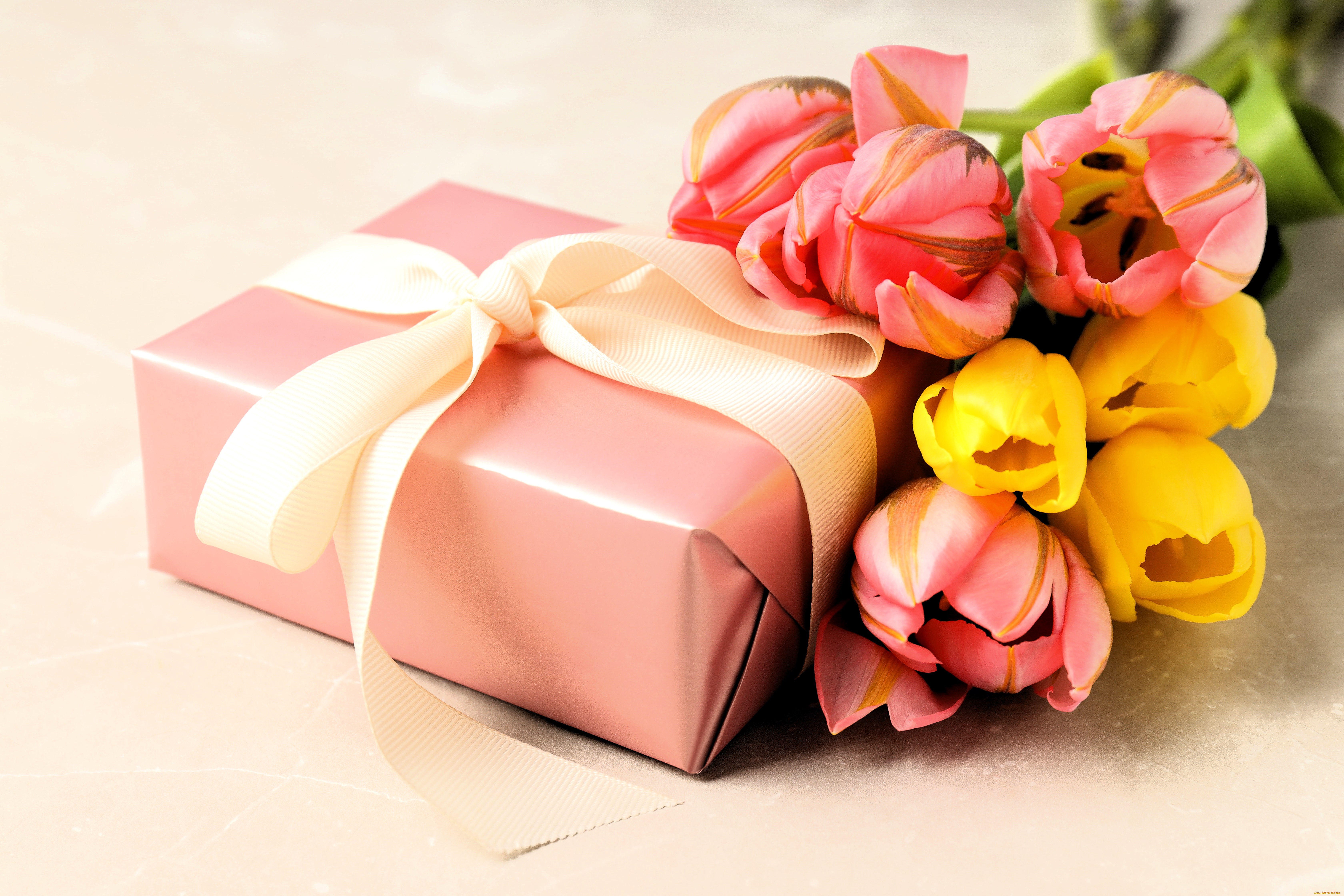 праздничные, подарки, и, коробочки, букет, тюльпаны, подарок