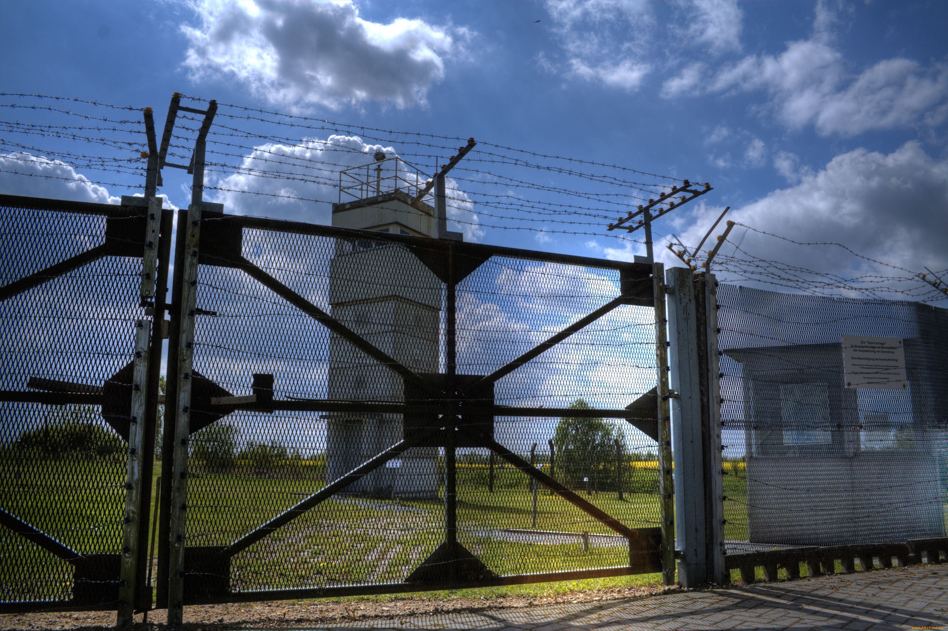 view, from, east, side, on, the, german, border, разное, сооружения, постройки, граница