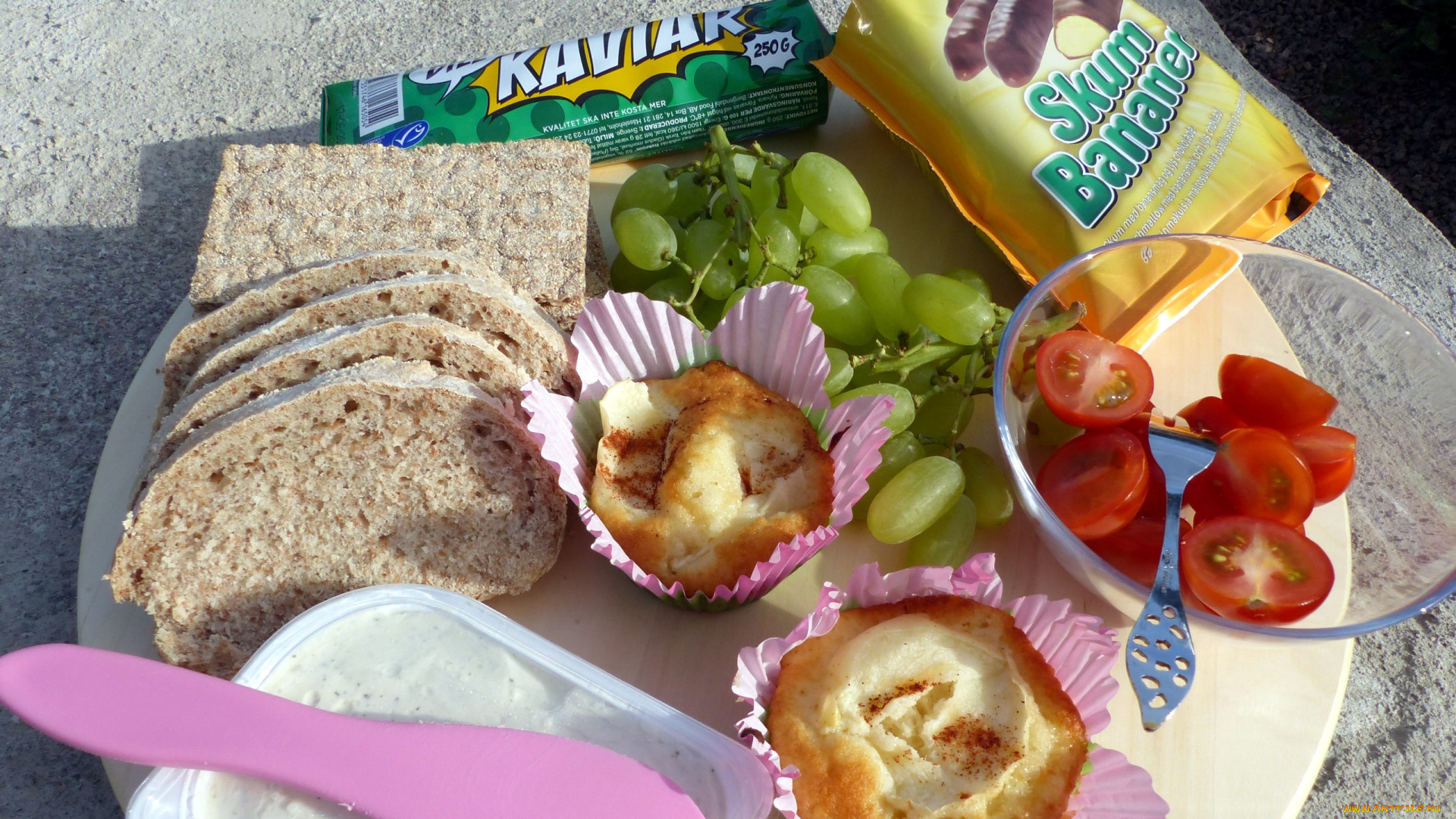 еда, разное, хлеб, кексы, помидоры, виноград