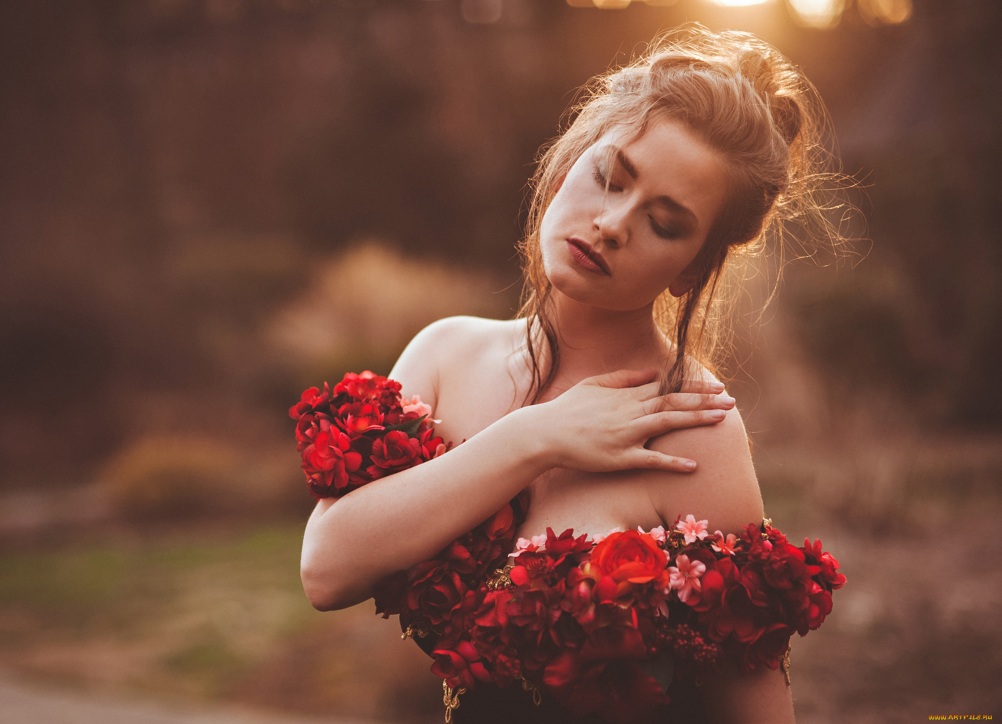 девушки, -unsort, , брюнетки, , шатенки, девушка, декольте, цветы, рука, настроение