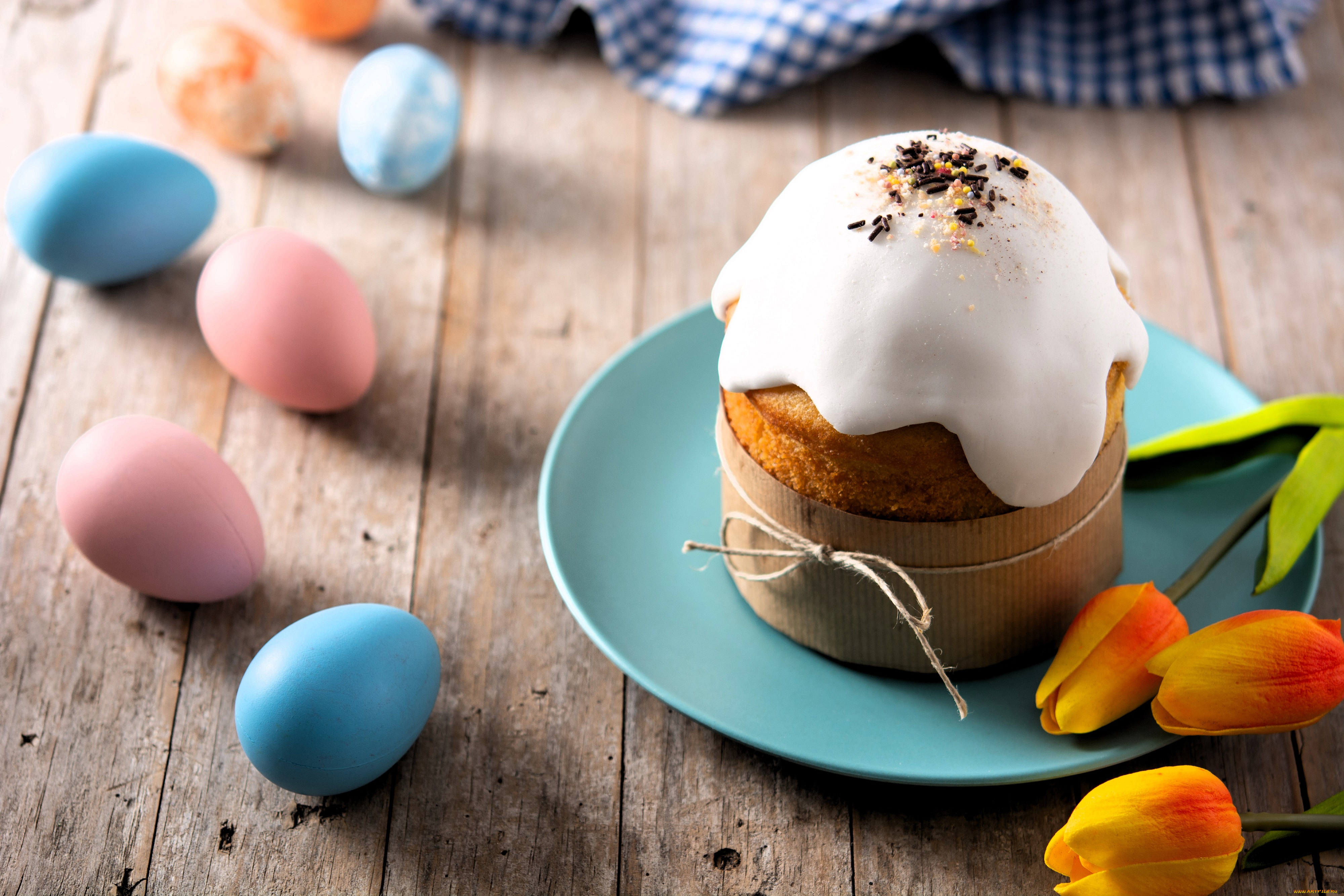 праздничные, пасха, столешница, яйца, тарелка, кулич, тюльпаны