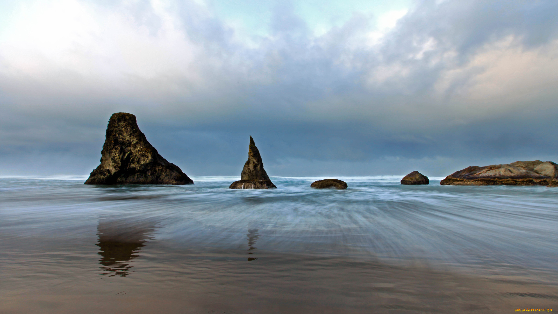 природа, побережье, пасмурно, облака, песок, камни, море, скалы