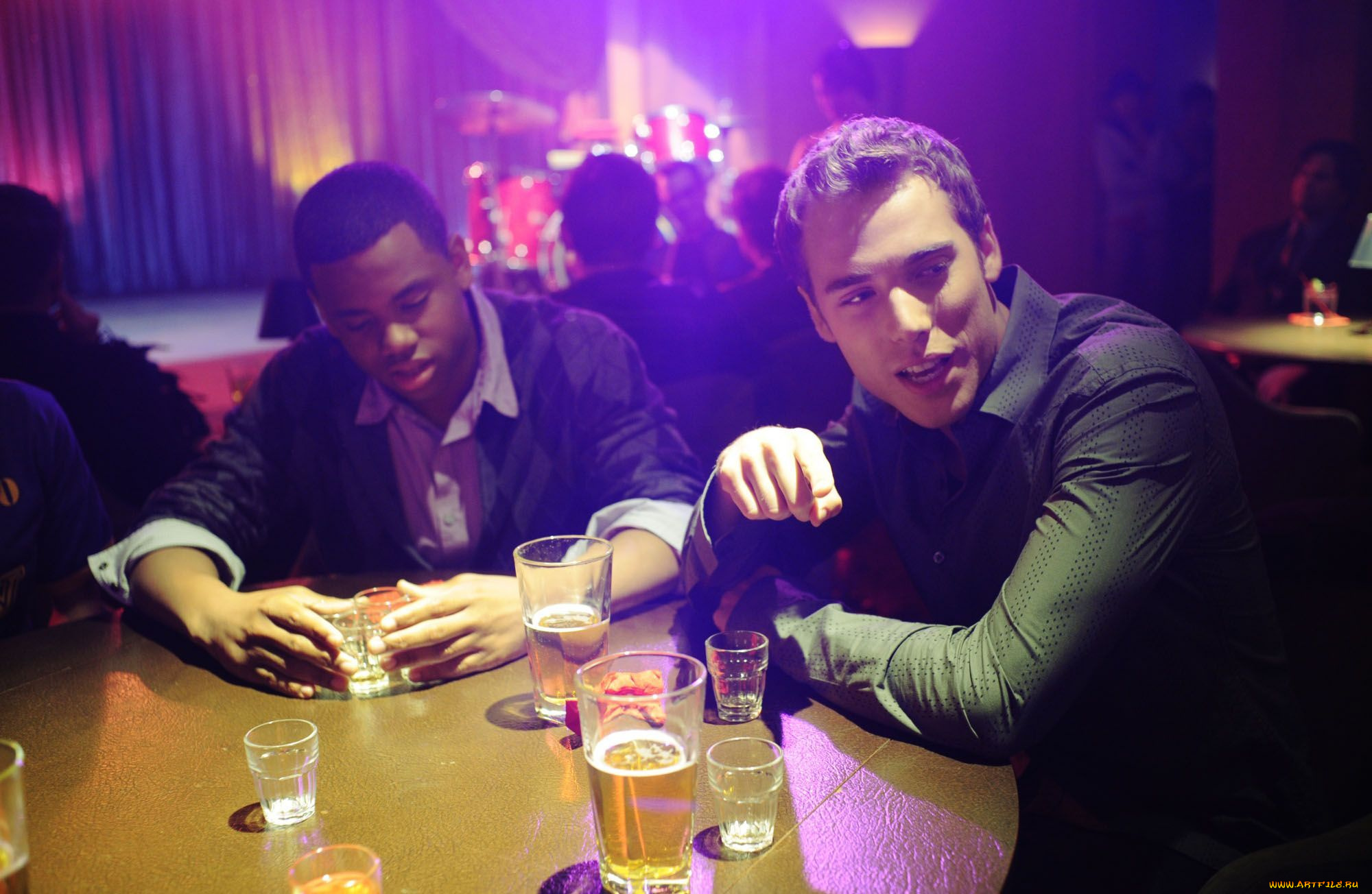 кино, фильмы, 90210, парни, вечеринка, бар, разговор, беверли, хилз, диксон