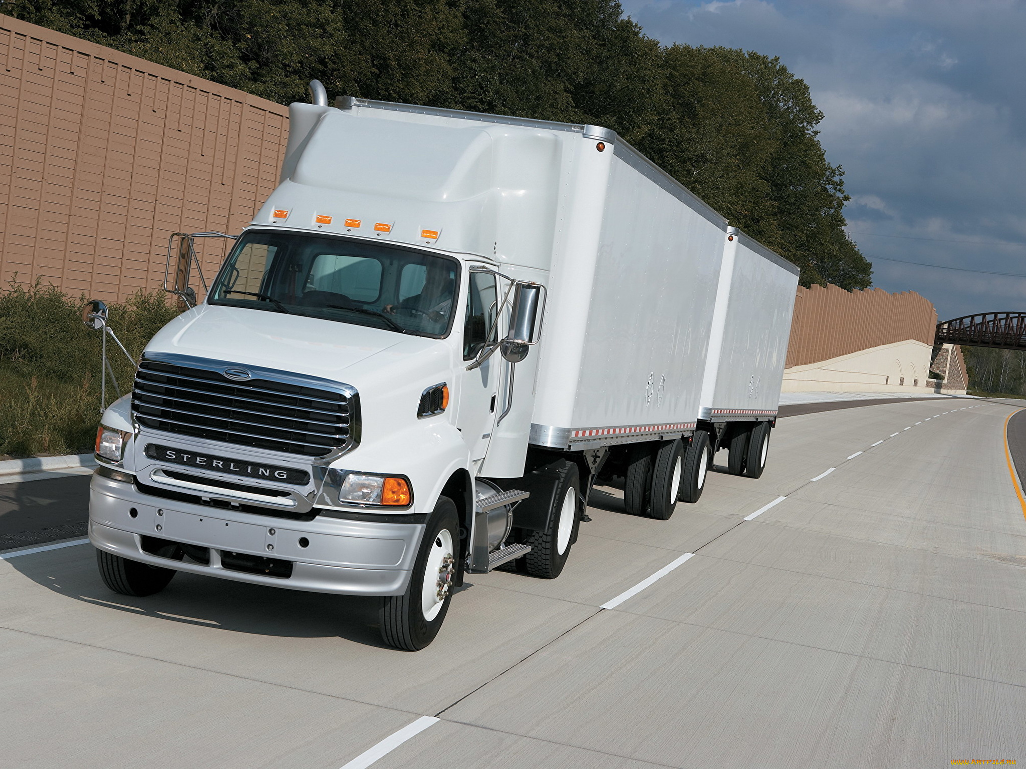 автомобили, sterling