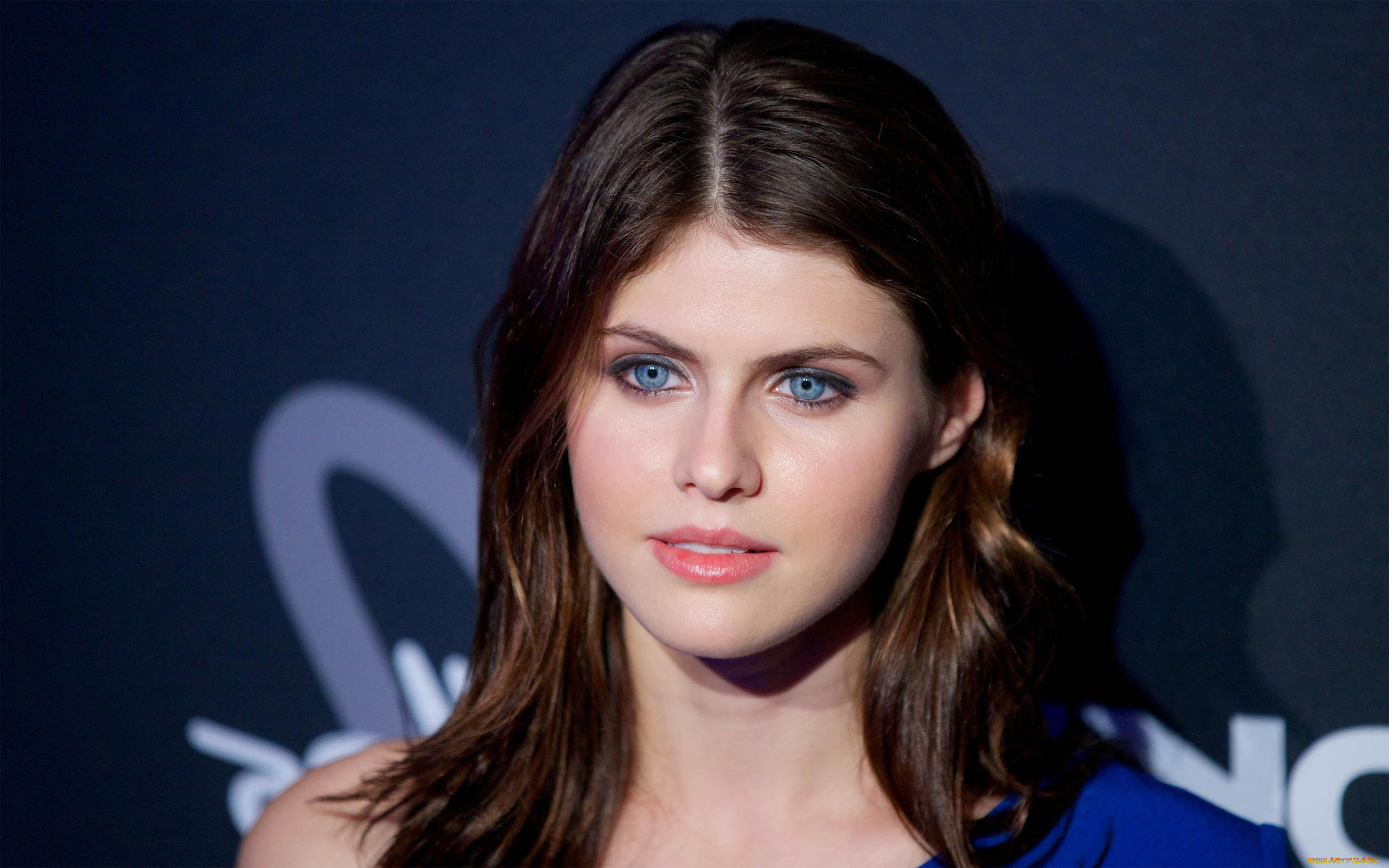alexandra, daddario, девушки, alexandra, daddario, девушка, актриса, брюнетка, поза, взгляд, красотка, стройная, сексуальная, портрет, лицо, причёска, макияж