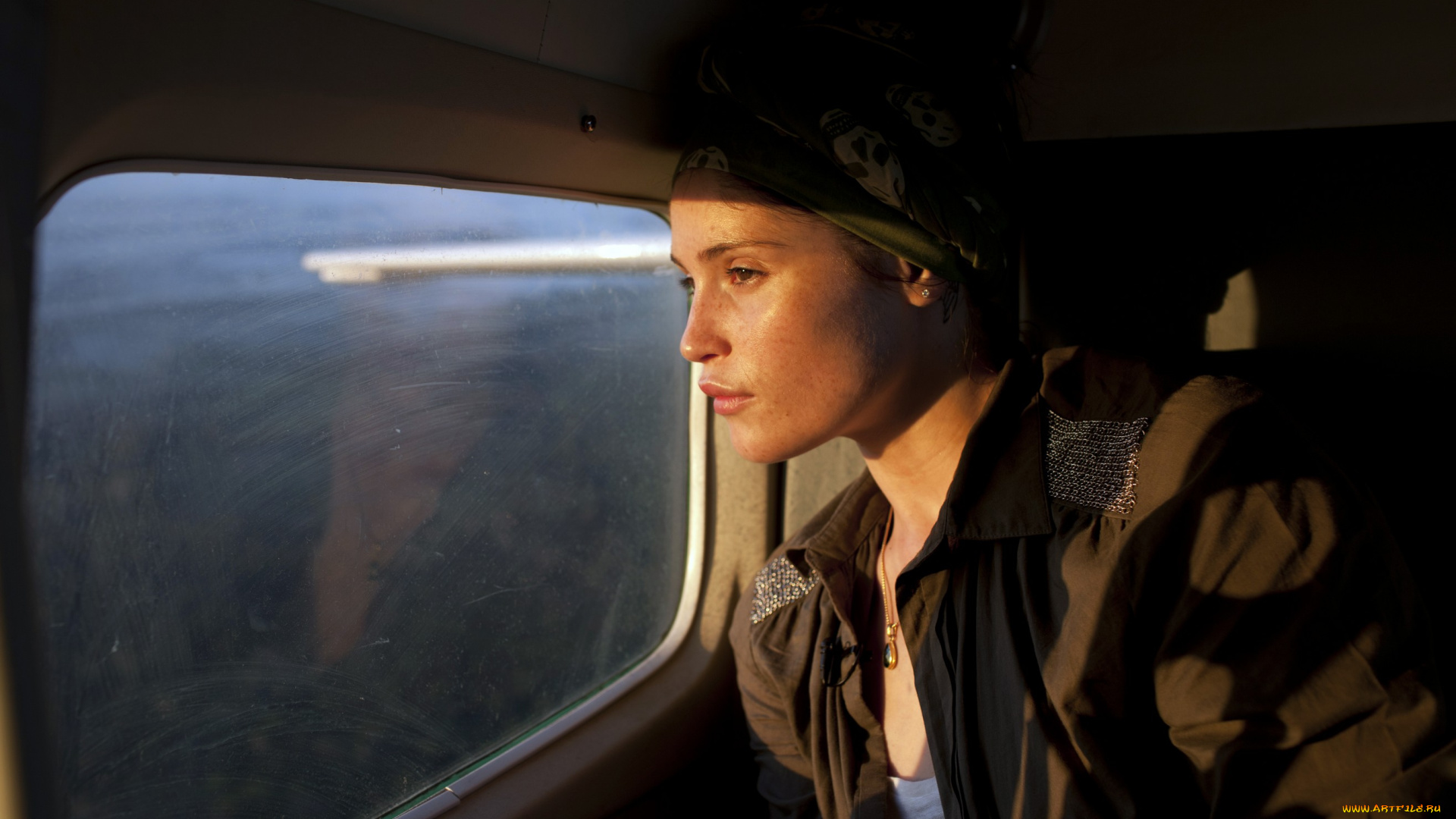 девушки, gemma, arterton, актриса, куртка, окно, самолет
