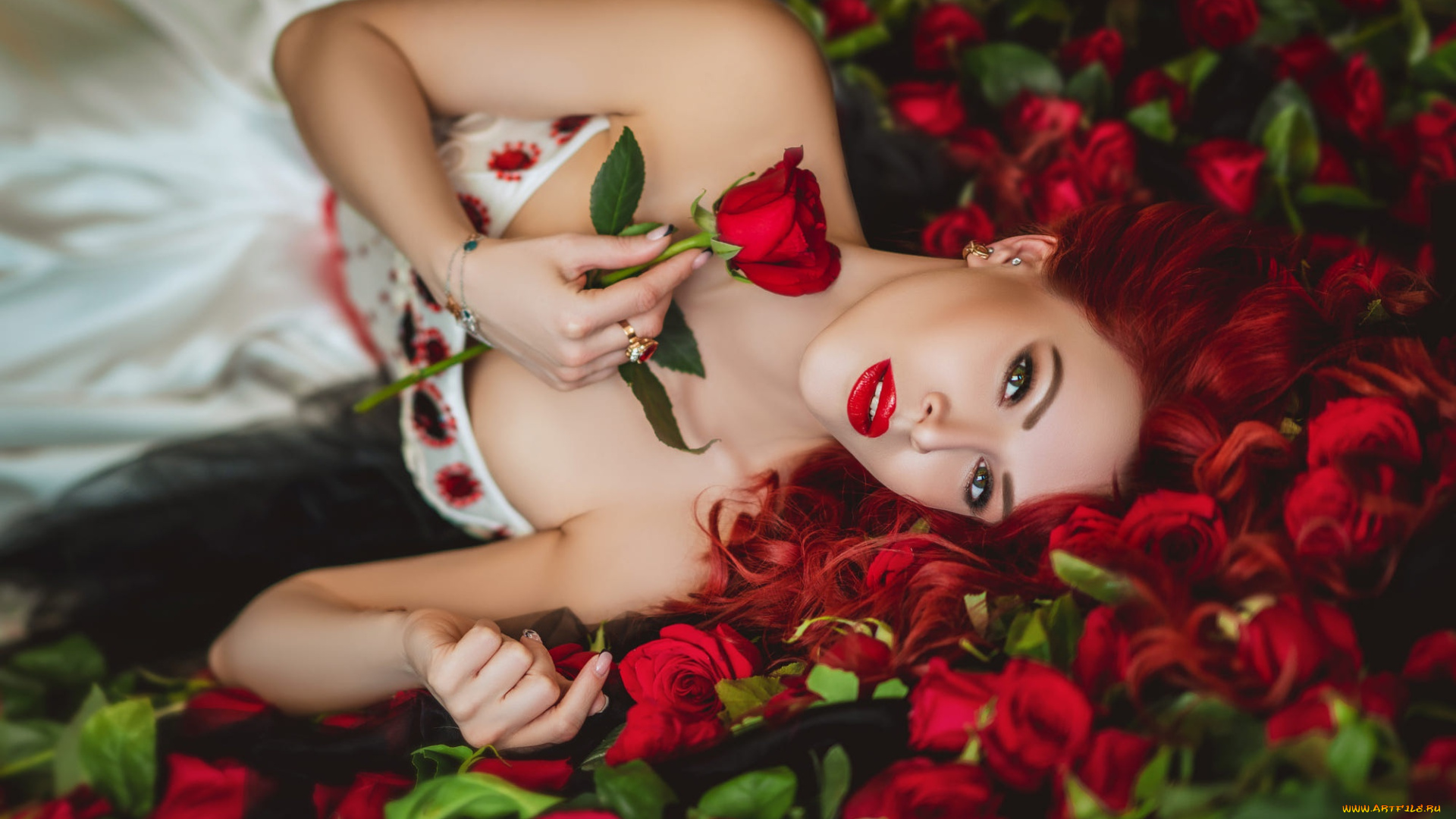 бестия, девушки, -, рыжеволосые, и, разноцветные, девушка, женщина, разноцветная, сексуальная, модель, звезда, позирует, разная, обувь, верхняя, стильная, одежда, нижнее, эротическое, бельё, трусы, лифчик, аксессуары, макияж, колготки, чулки, и, множество, элементов, на, фотографии