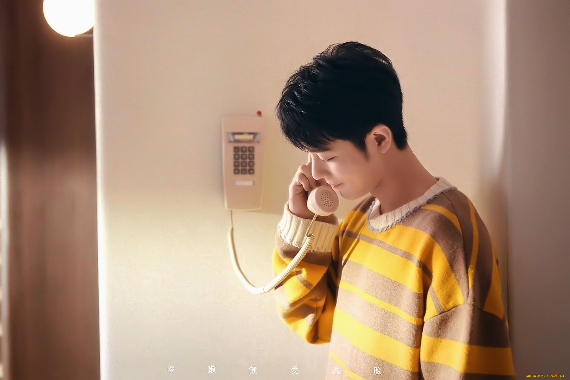 мужчины, xiao, zhan, актер, свитер, телефон, стена