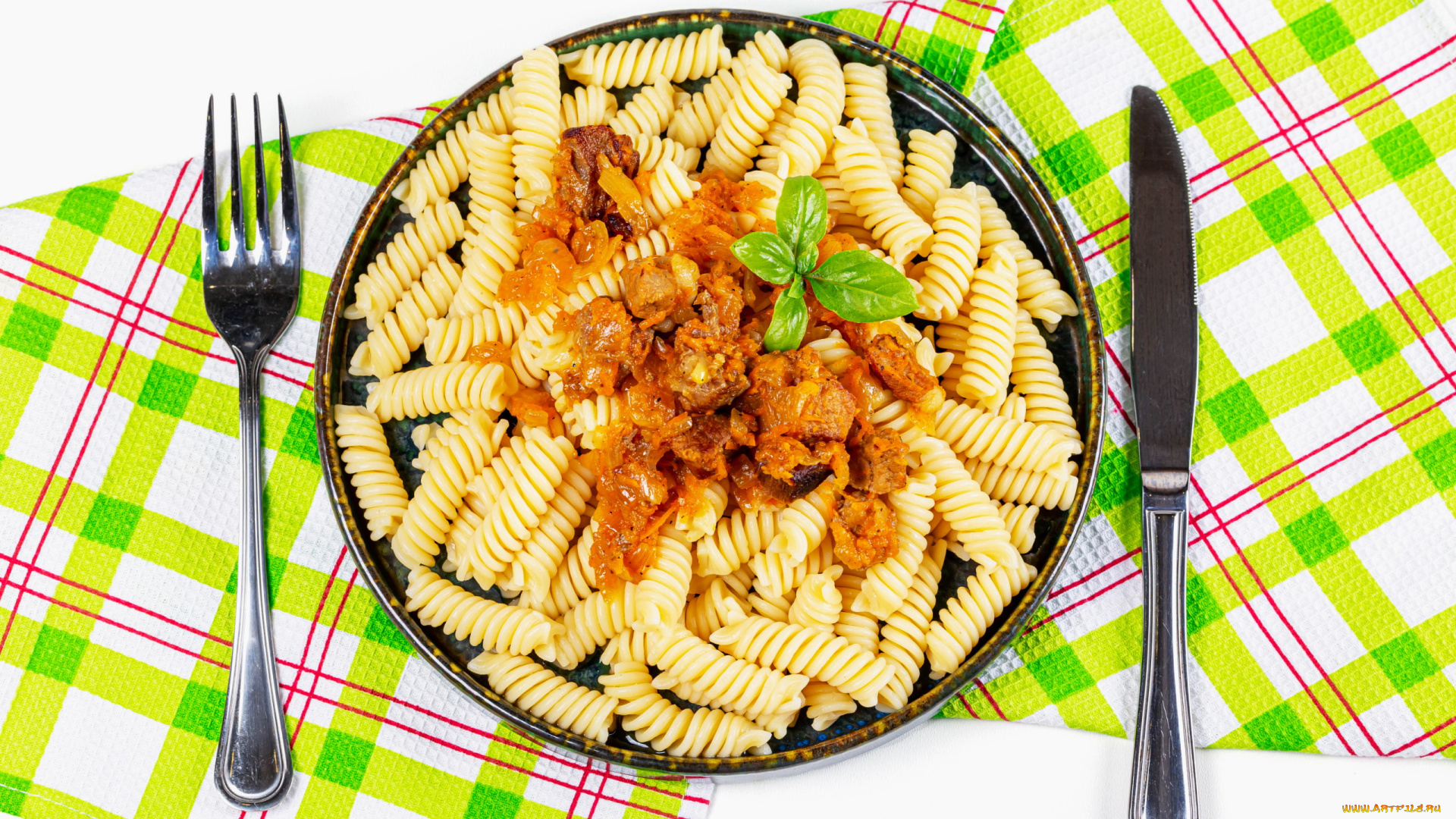 еда, макароны, , макаронные, блюда, базилик, паста, спиральки, соус
